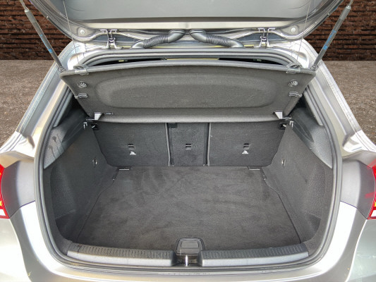 MERCEDES-BENZ A 200 AMG Line-image-6