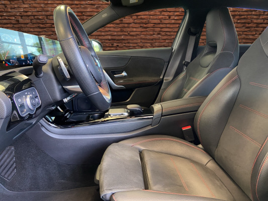 MERCEDES-BENZ A 200 AMG Line-image-9