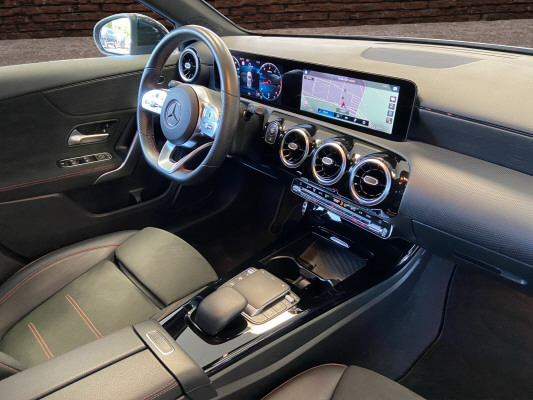 MERCEDES-BENZ A 200 AMG Line-image-13