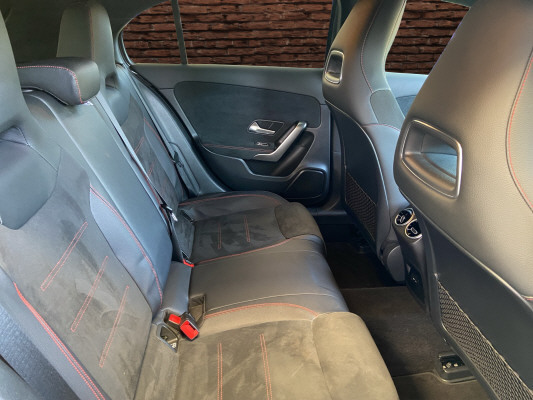 MERCEDES-BENZ A 200 AMG Line-image-11