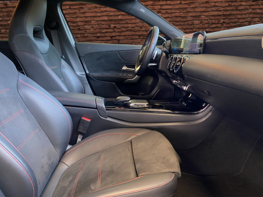 MERCEDES-BENZ A 200 AMG Line-image-10