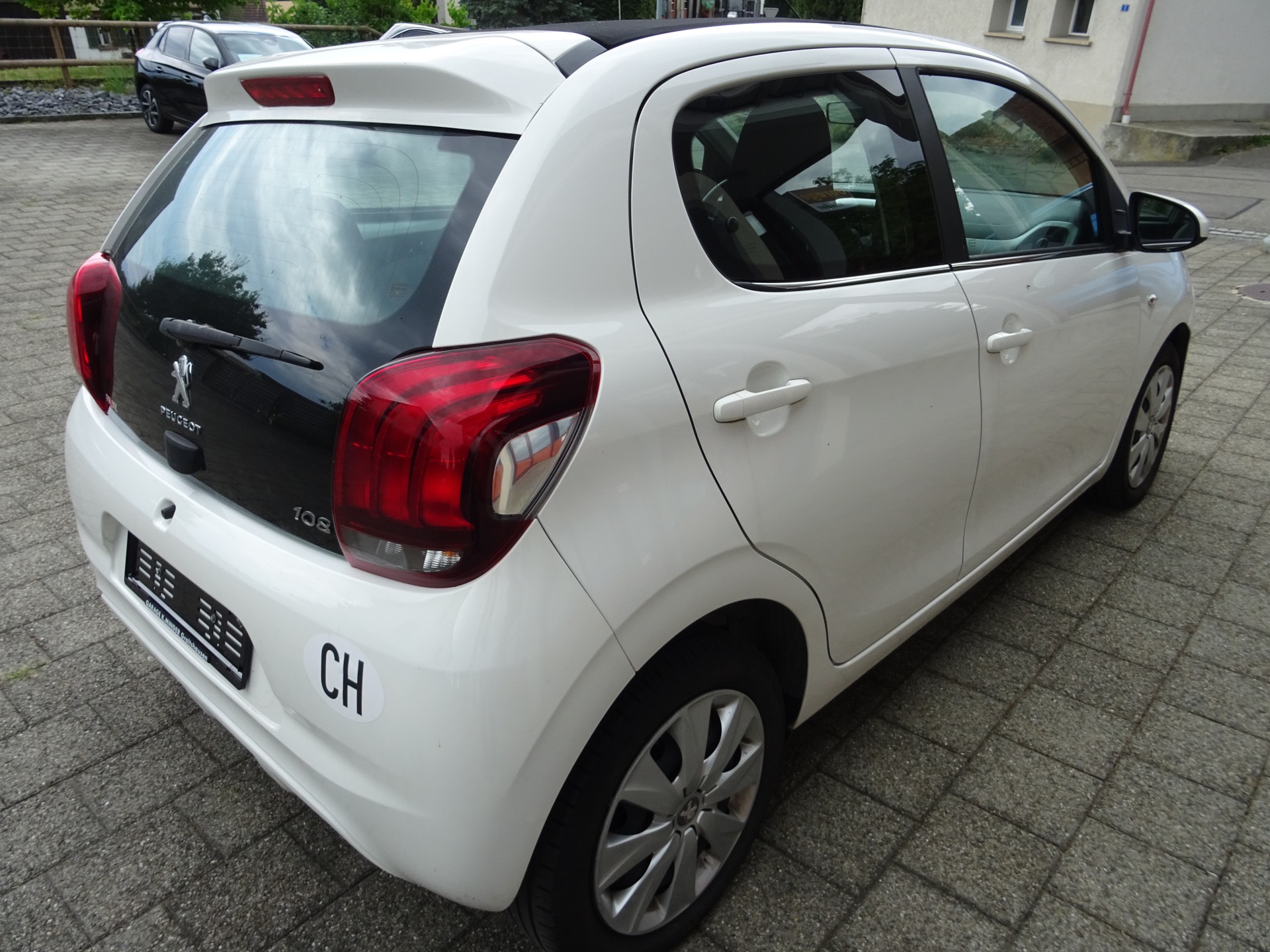 PEUGEOT 108 1.0 VTi Active Top-image-5