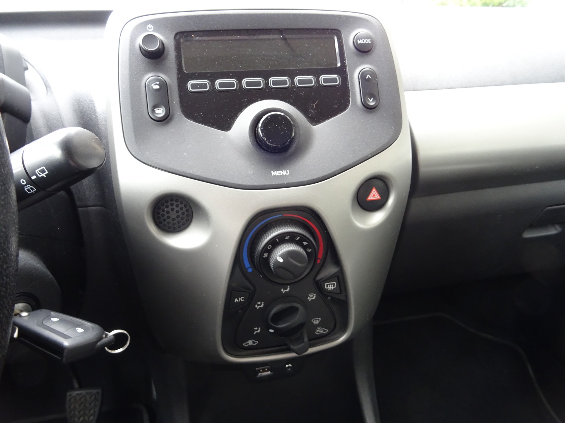 PEUGEOT 108 1.0 VTi Active Top-image-9