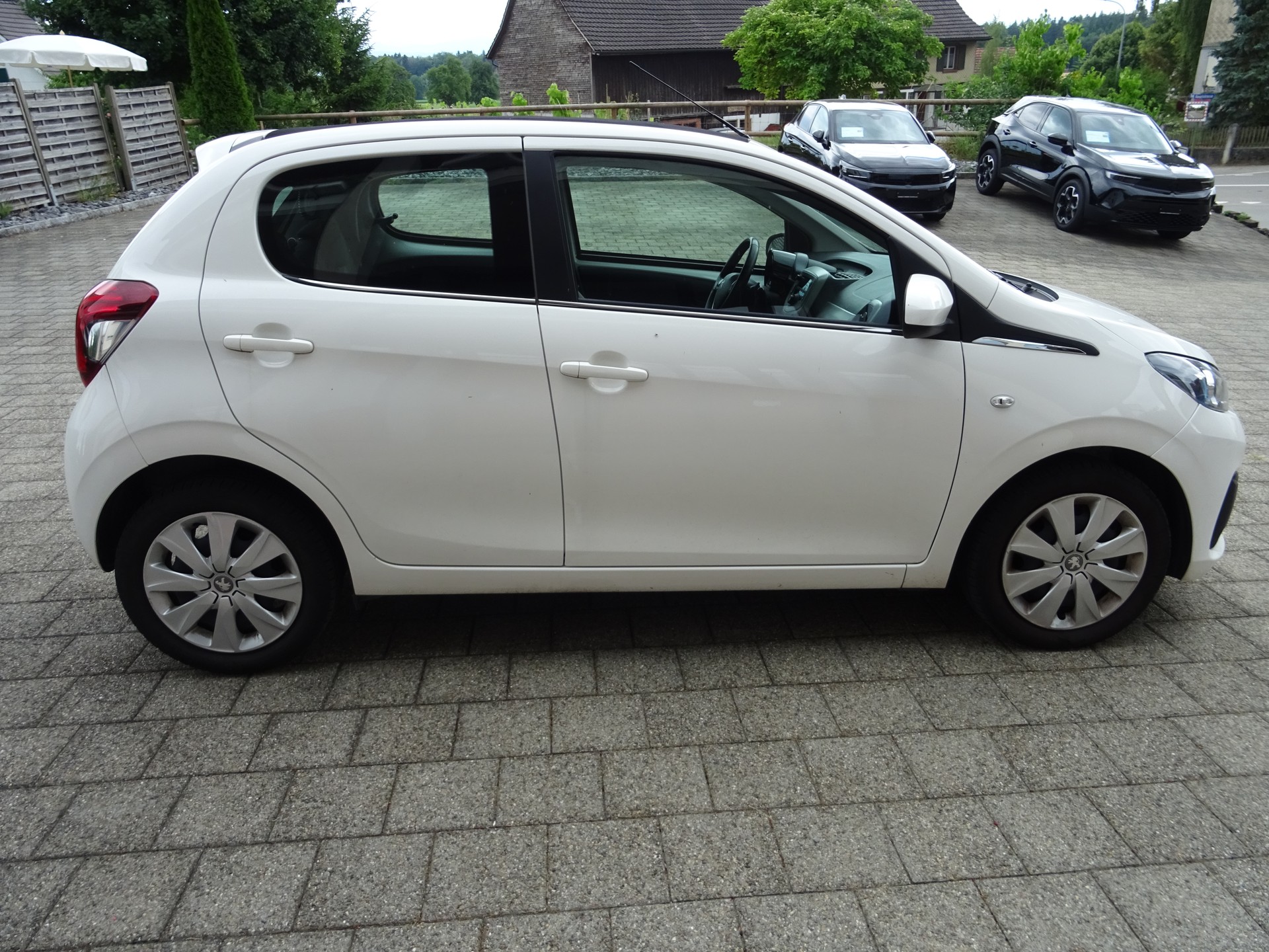 PEUGEOT 108 1.0 VTi Active Top-image-1