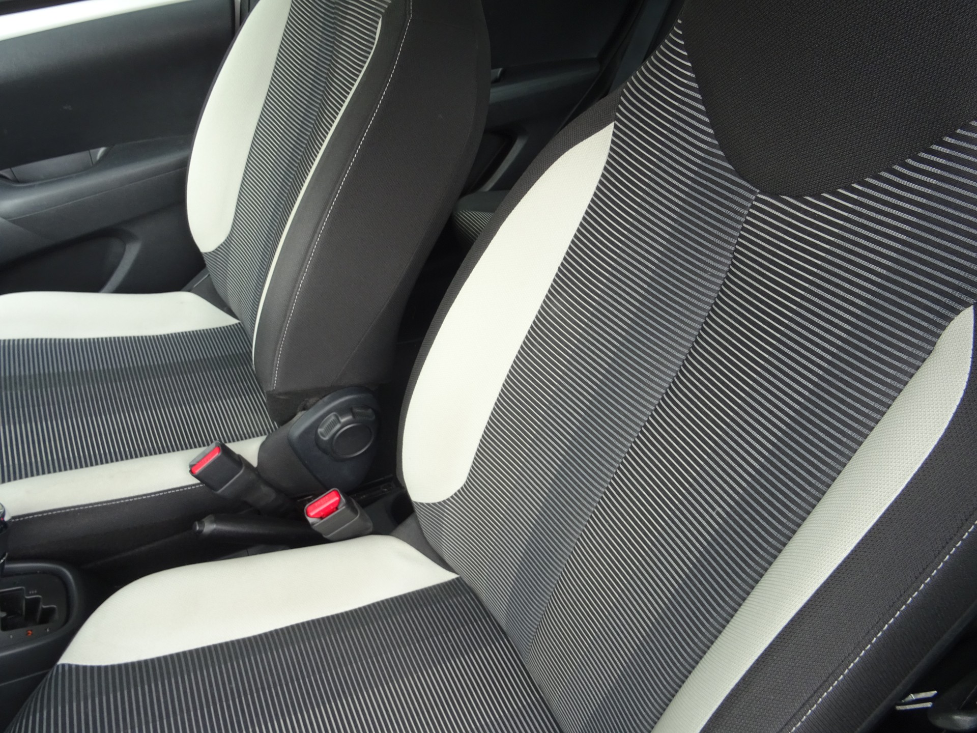 PEUGEOT 108 1.0 VTi Active Top-image-10