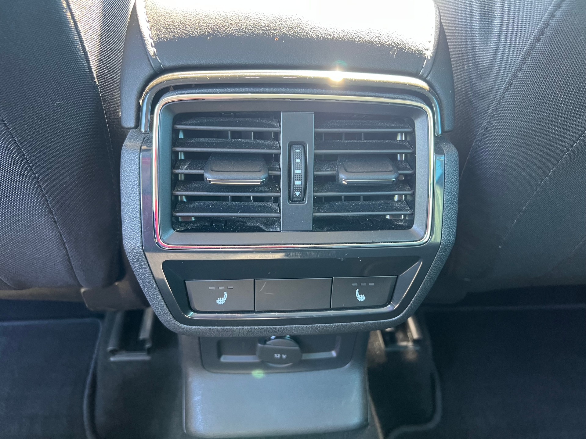 SKODA Karoq 2.0 TDI CR Style 4x4 DSG-image-23