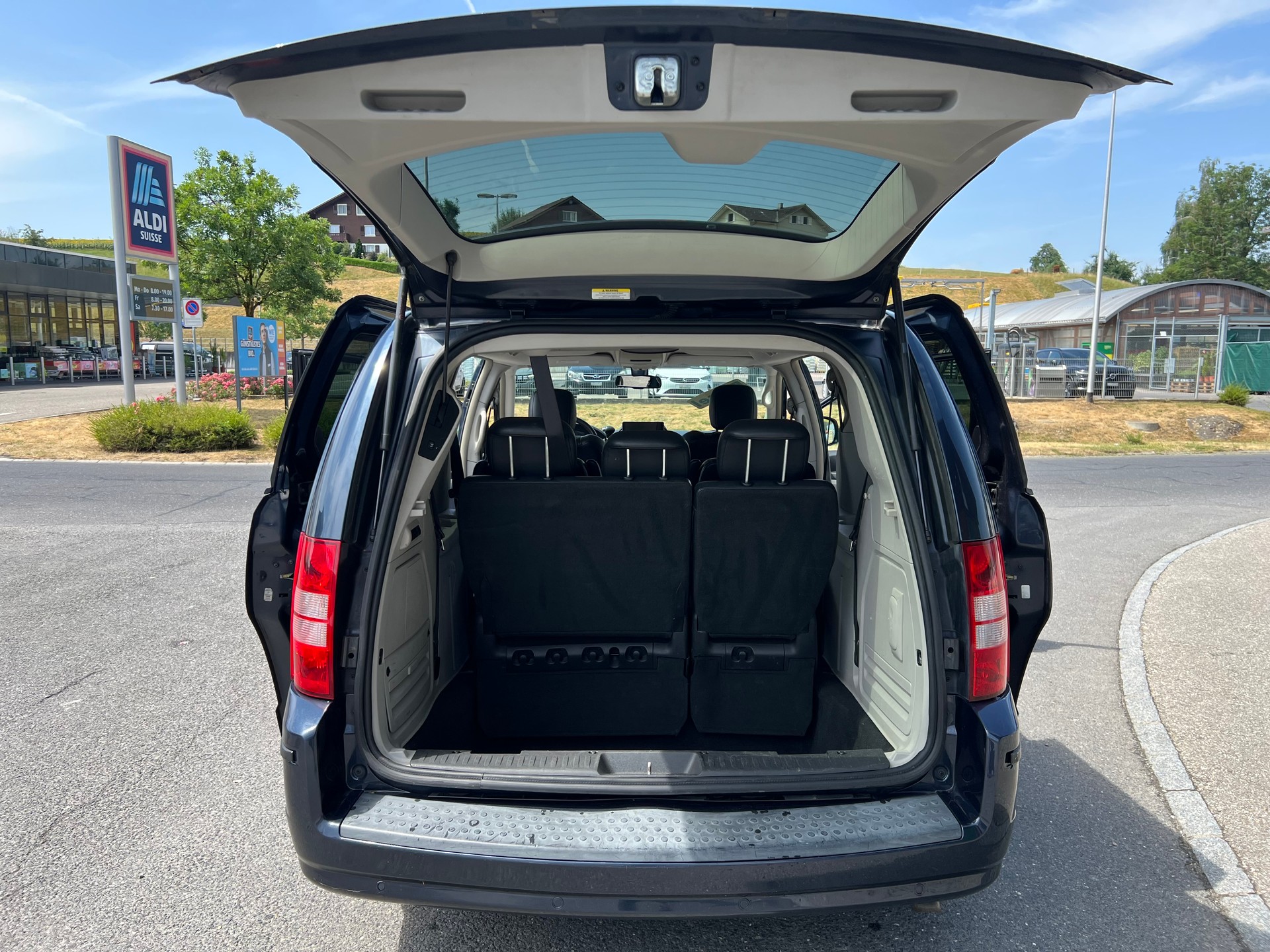 CHRYSLER Grand Voyager 2.8 CRD LX Automatic-image-12
