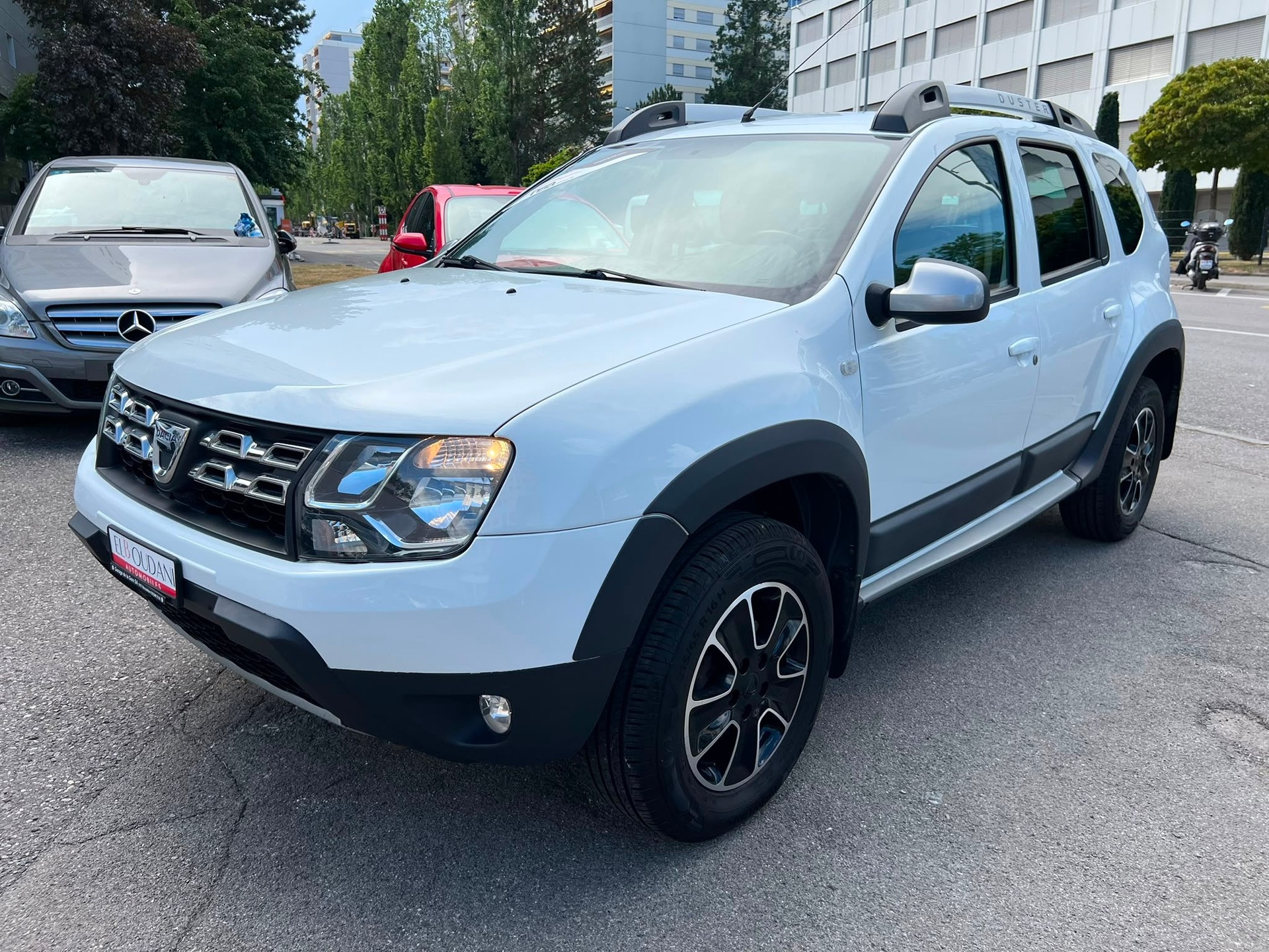DACIA Duster 1.2 T Essential 4x4-image-0