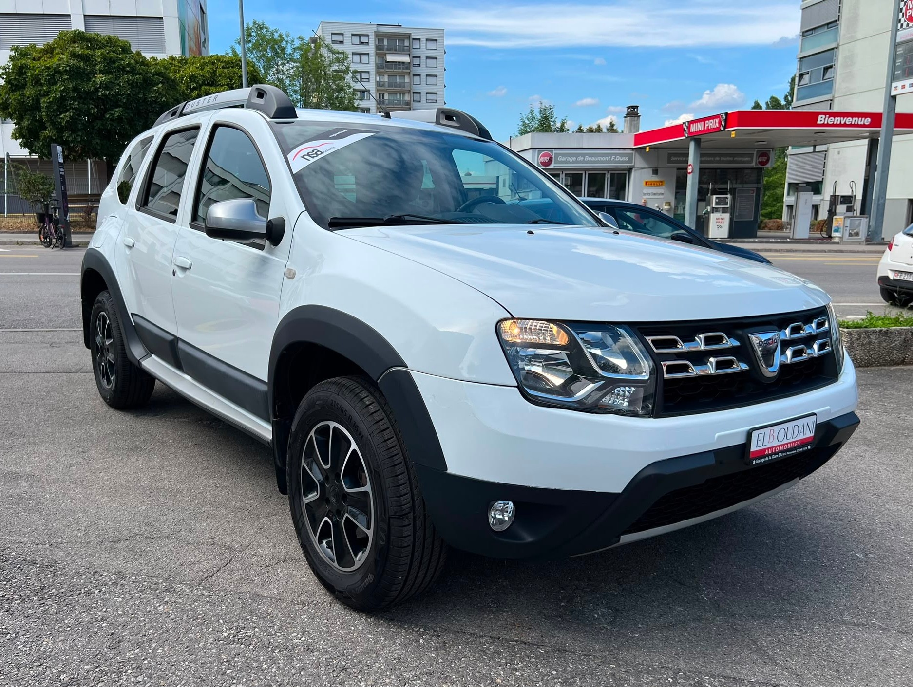 DACIA Duster 1.2 T Essential 4x4-image-2