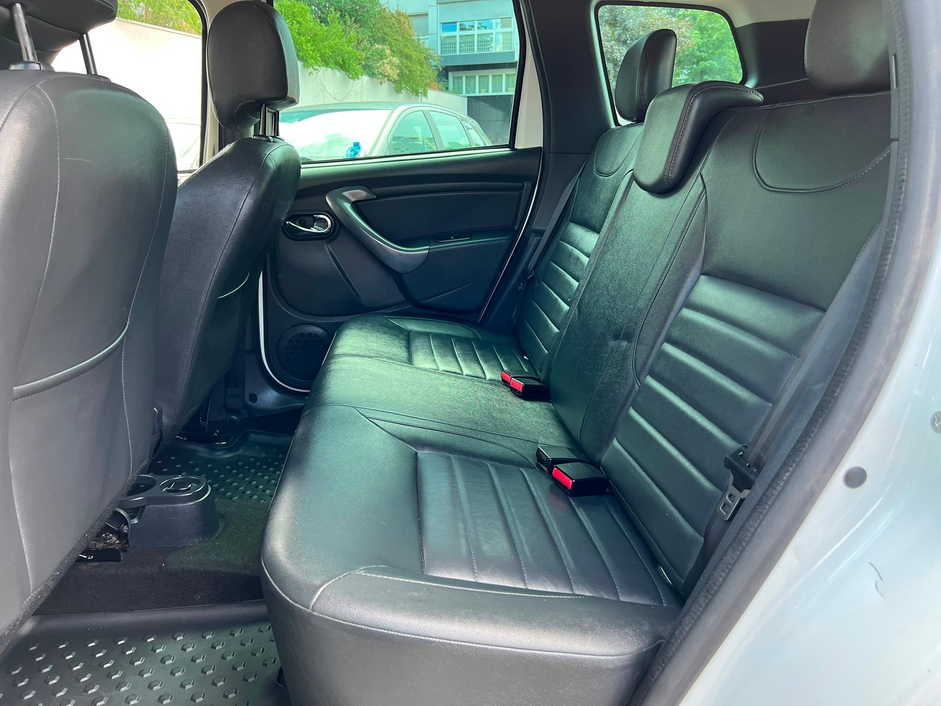 DACIA Duster 1.2 T Essential 4x4-image-9