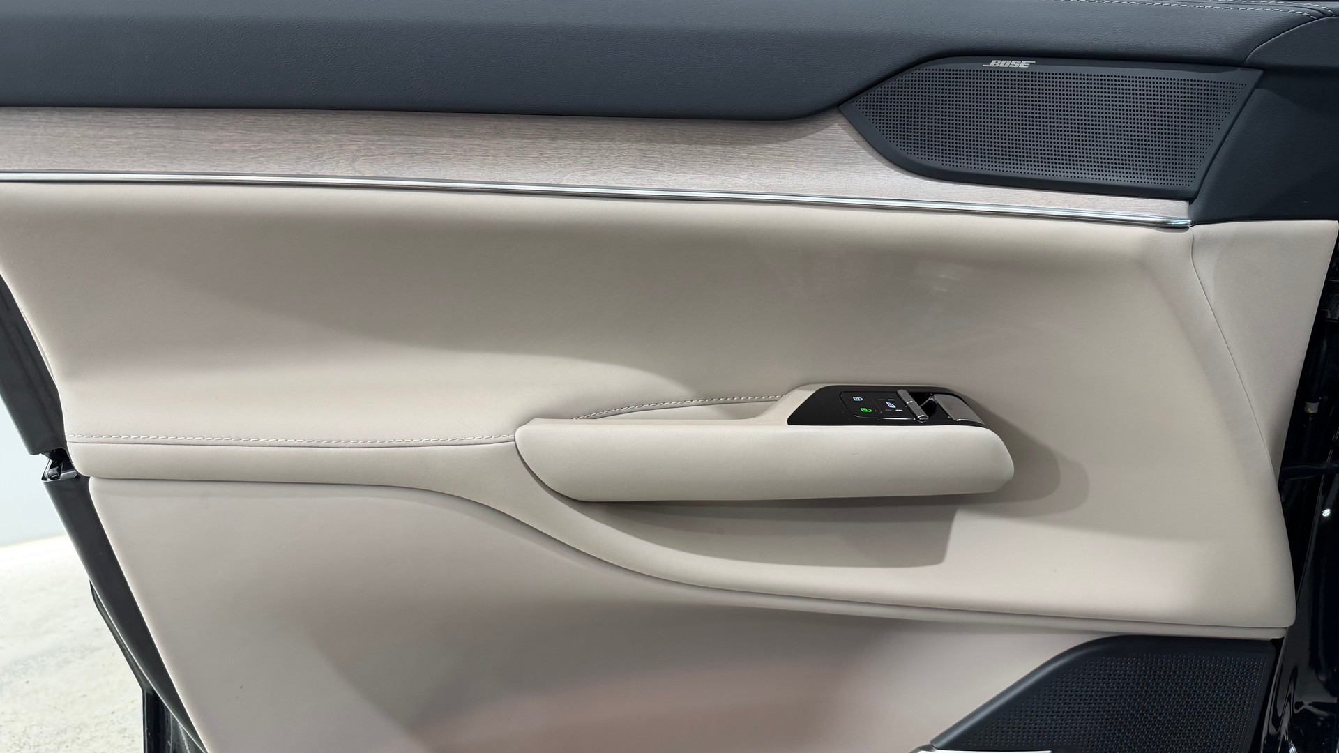 VOLVO EX 90 Twin Ultra AWD-image-8