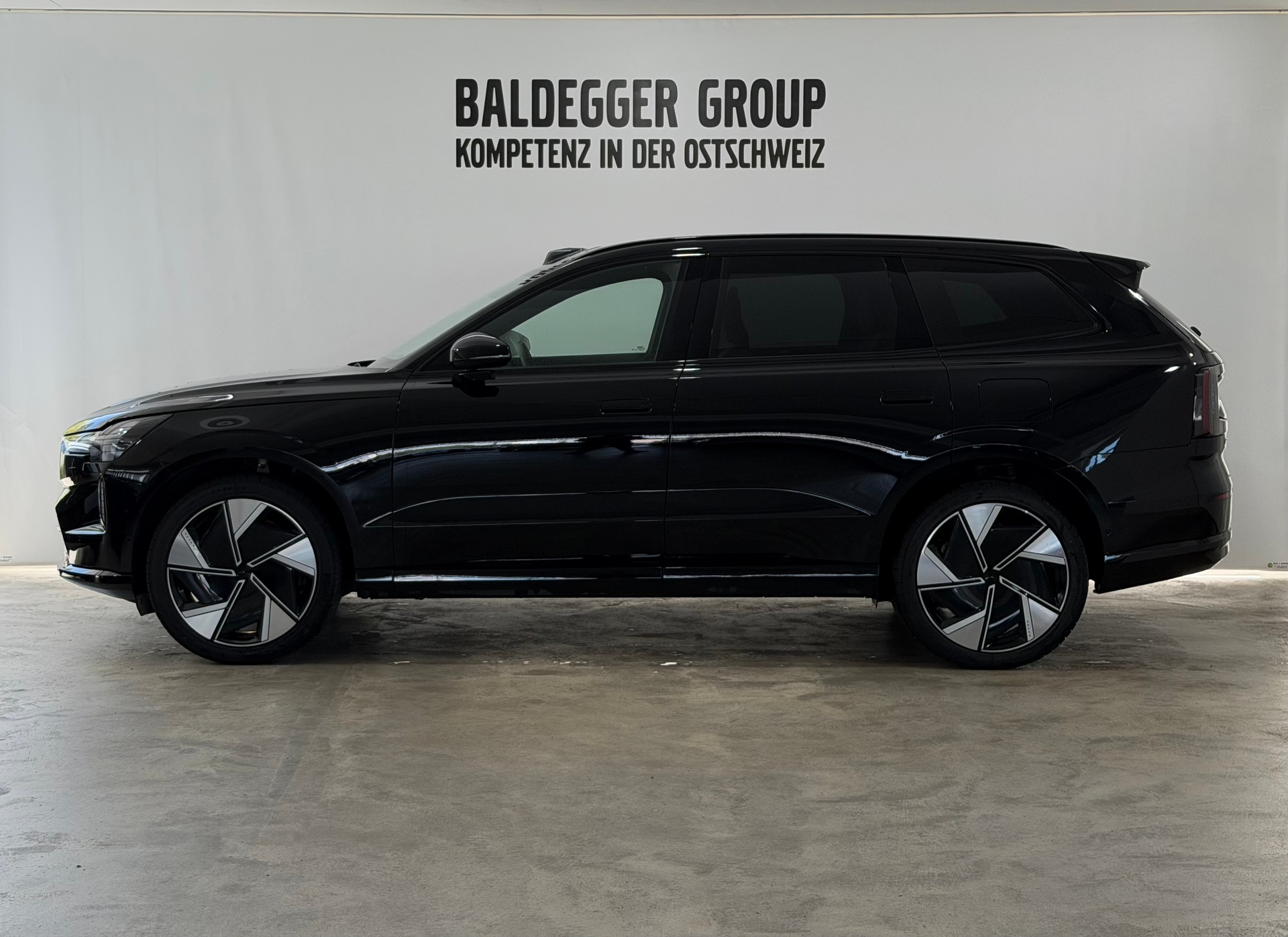 VOLVO EX 90 Twin Ultra AWD-image-1