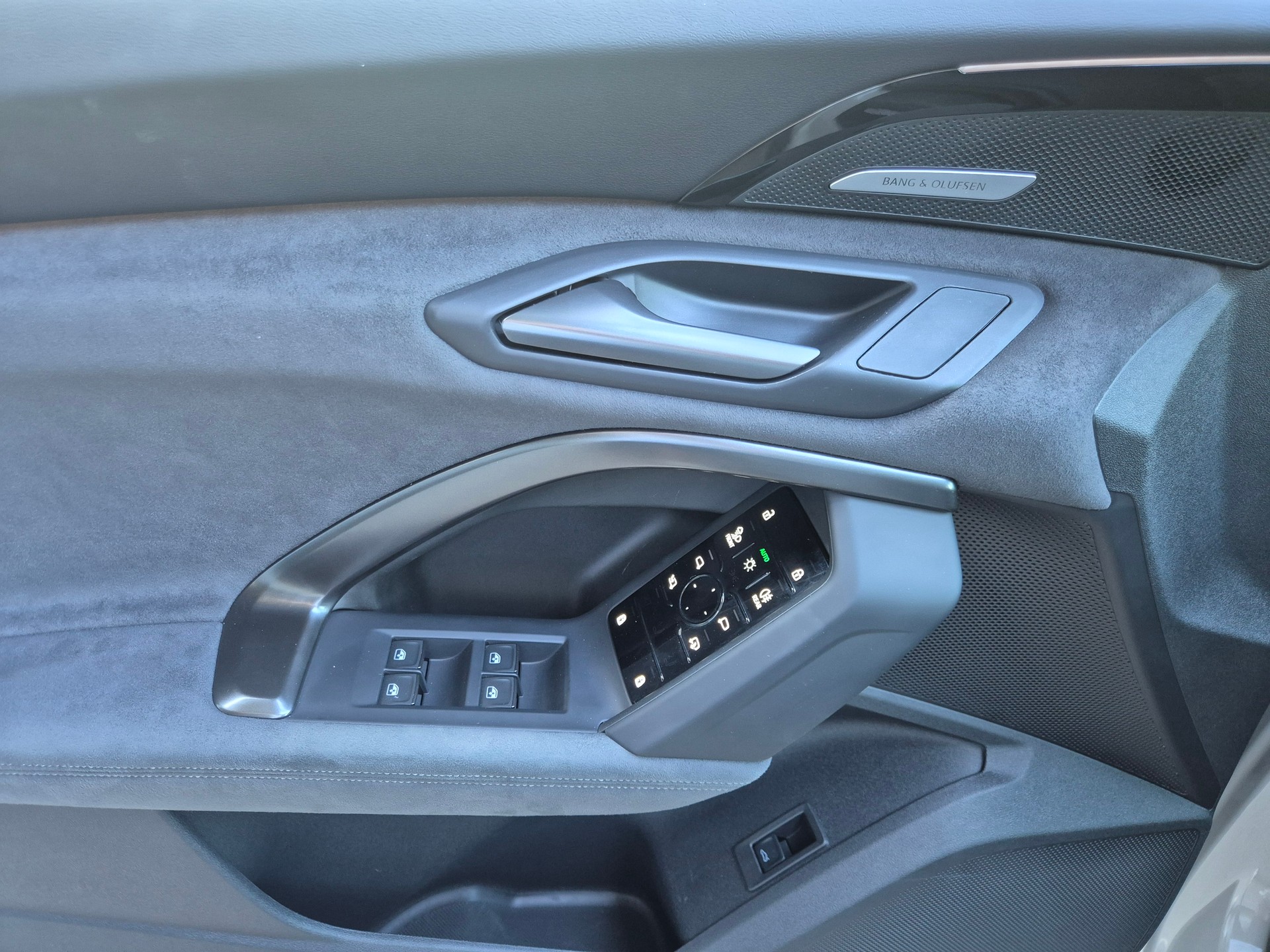 AUDI SQ5 TFSI quattro S-tronic-image-16