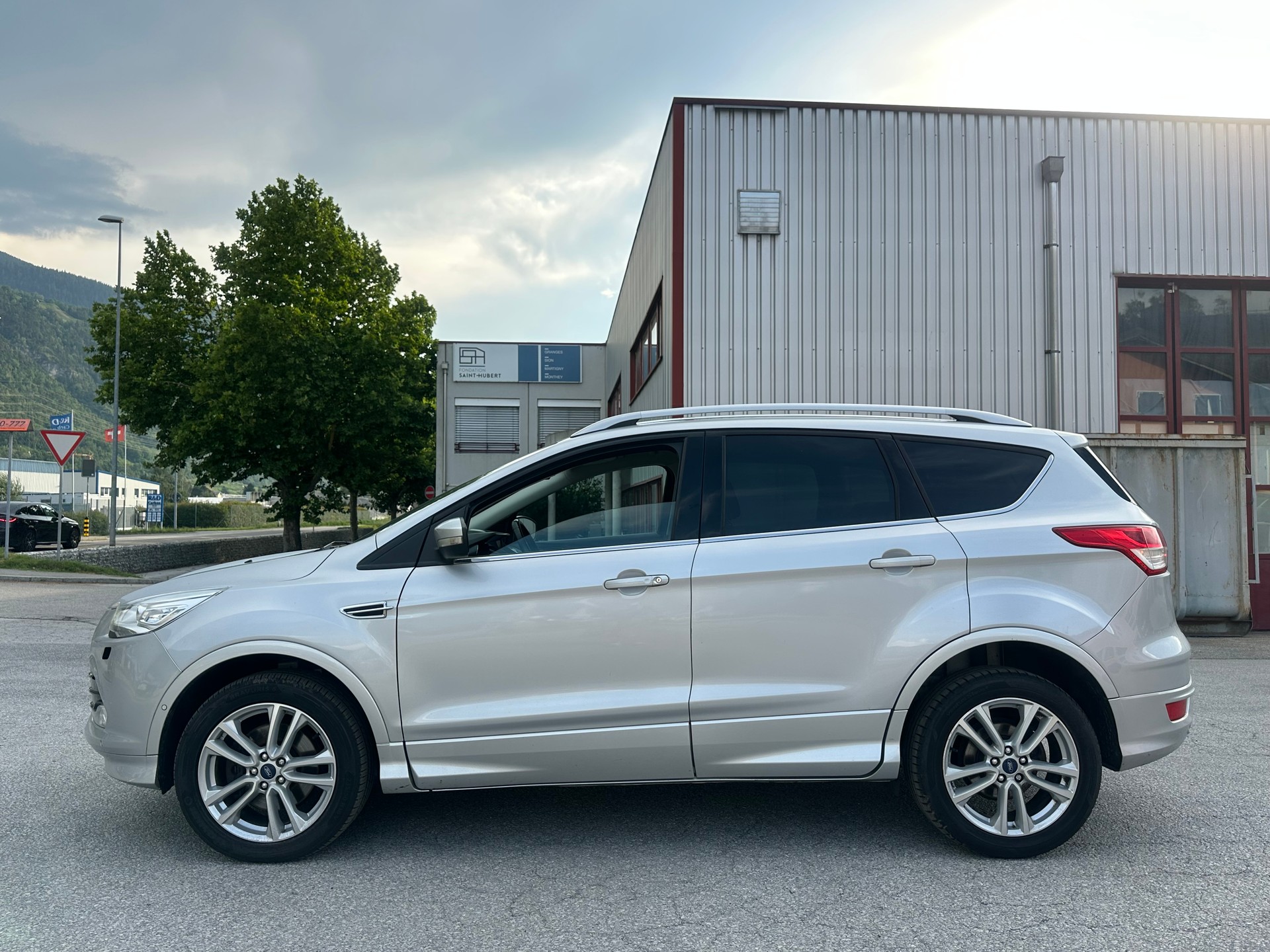 FORD Kuga 2.0 TDCi Titanium 4WD PowerShift-image-3