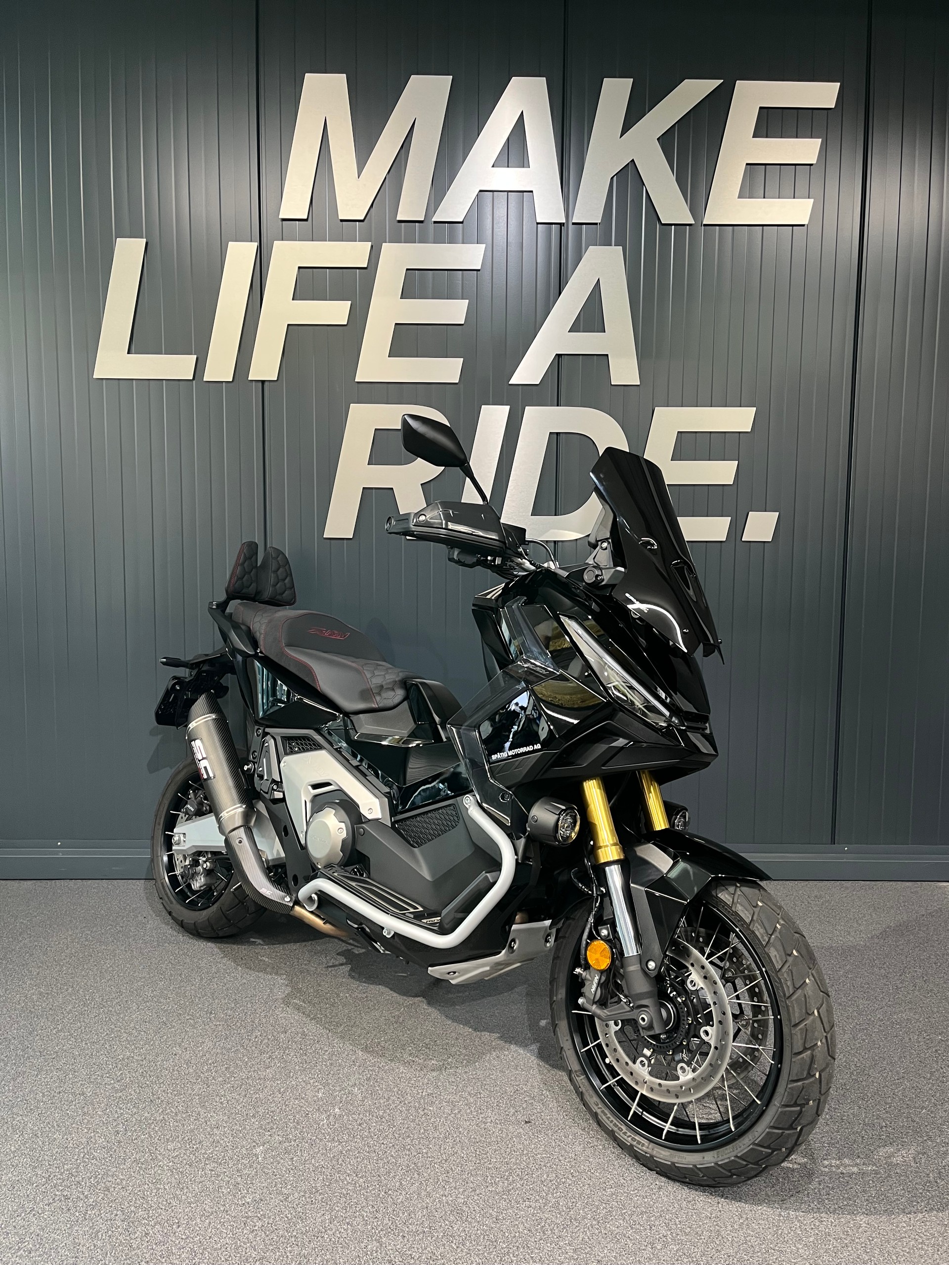 HONDA X-ADV-showroom-element-1