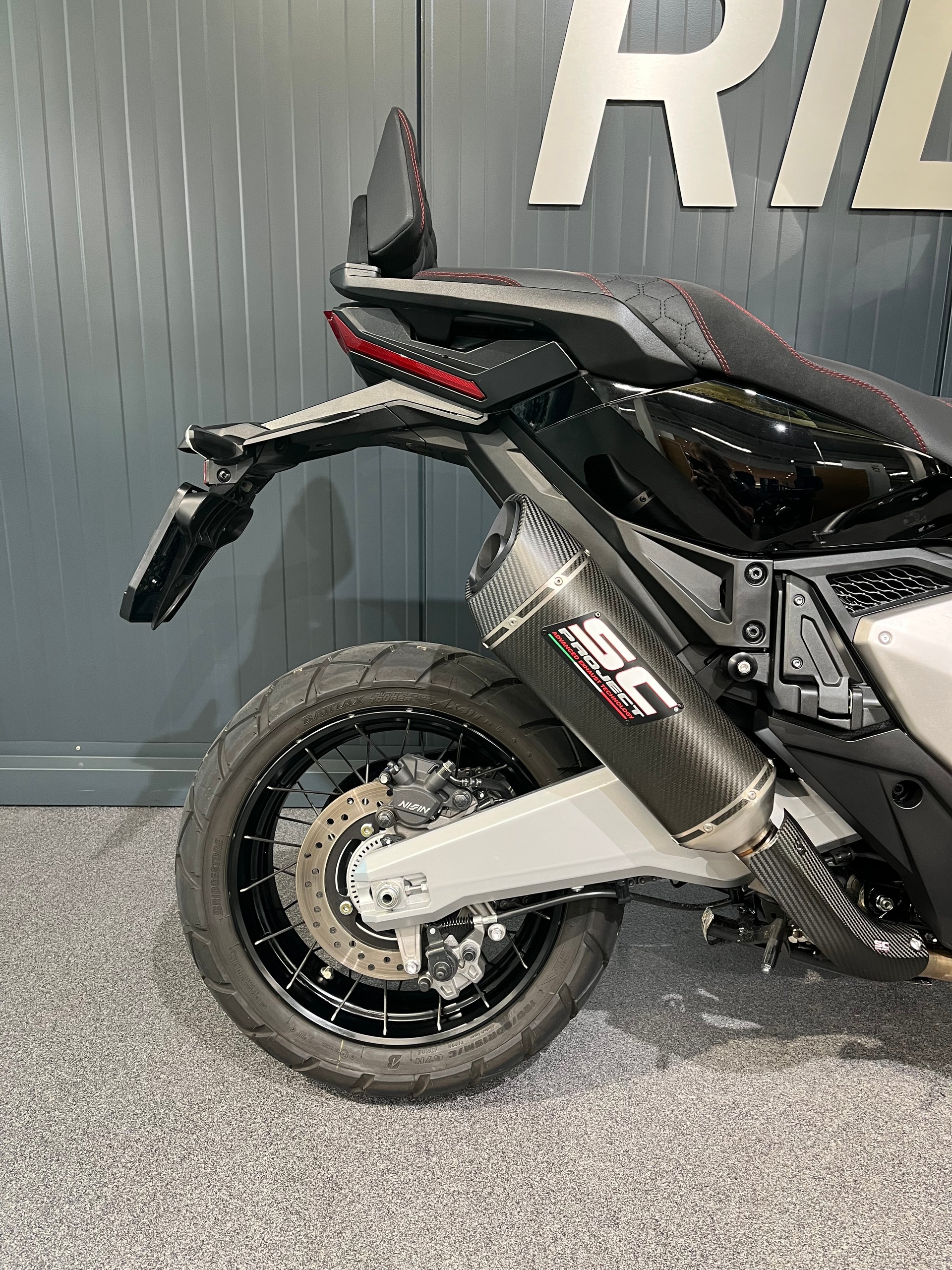 HONDA X-ADV-showroom-element-3