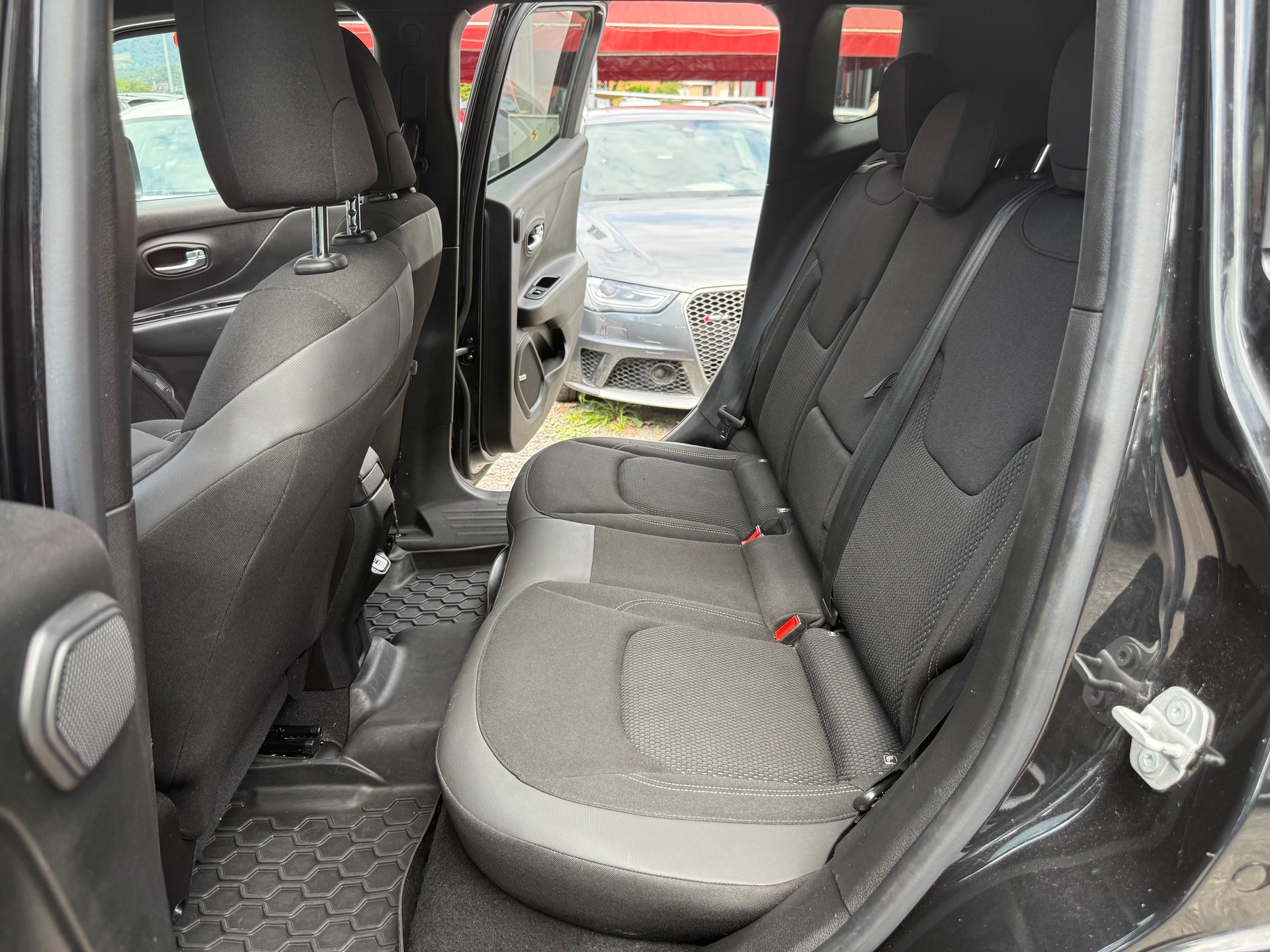 JEEP Renegade 1.3 T PHEV S AWD-image-9