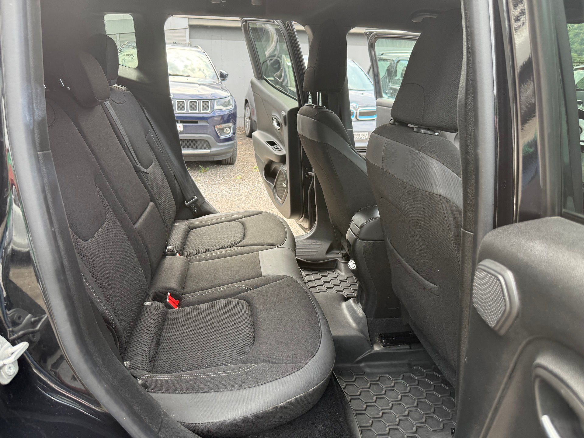 JEEP Renegade 1.3 T PHEV S AWD-image-8