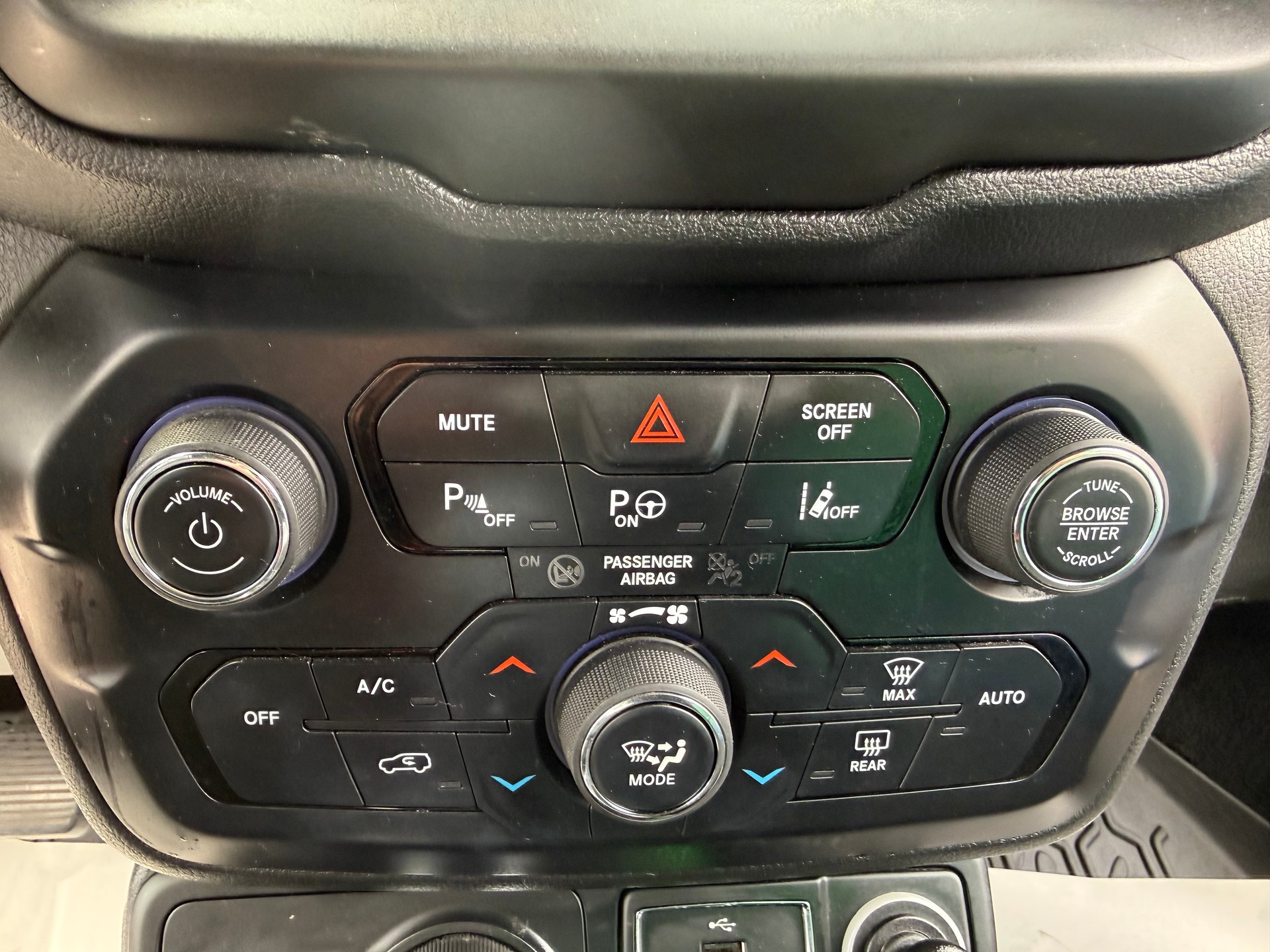 JEEP Renegade 1.3 T PHEV S AWD-image-6