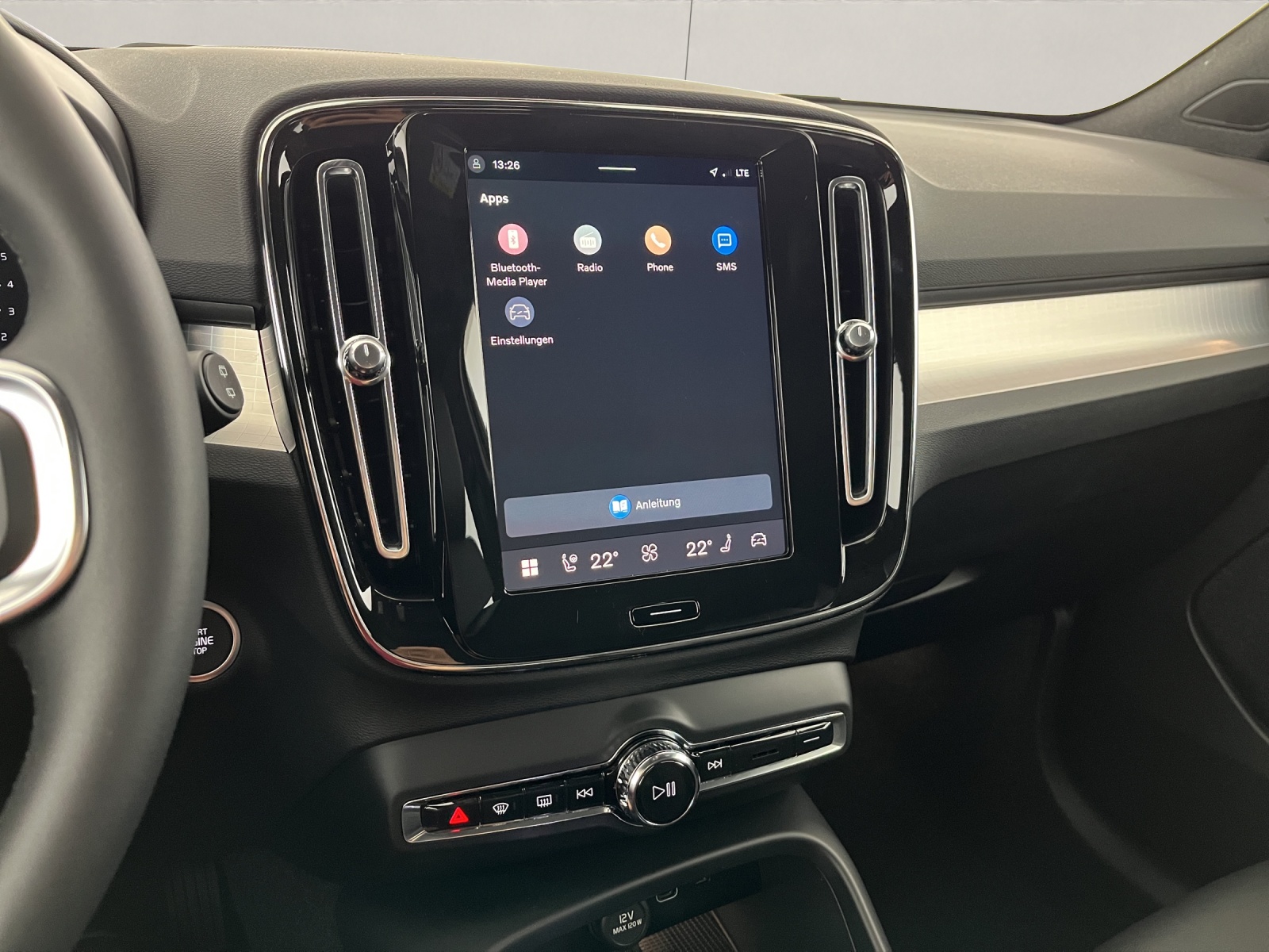 VOLVO XC40 2.0 B3 MH Plus Dark-image-14