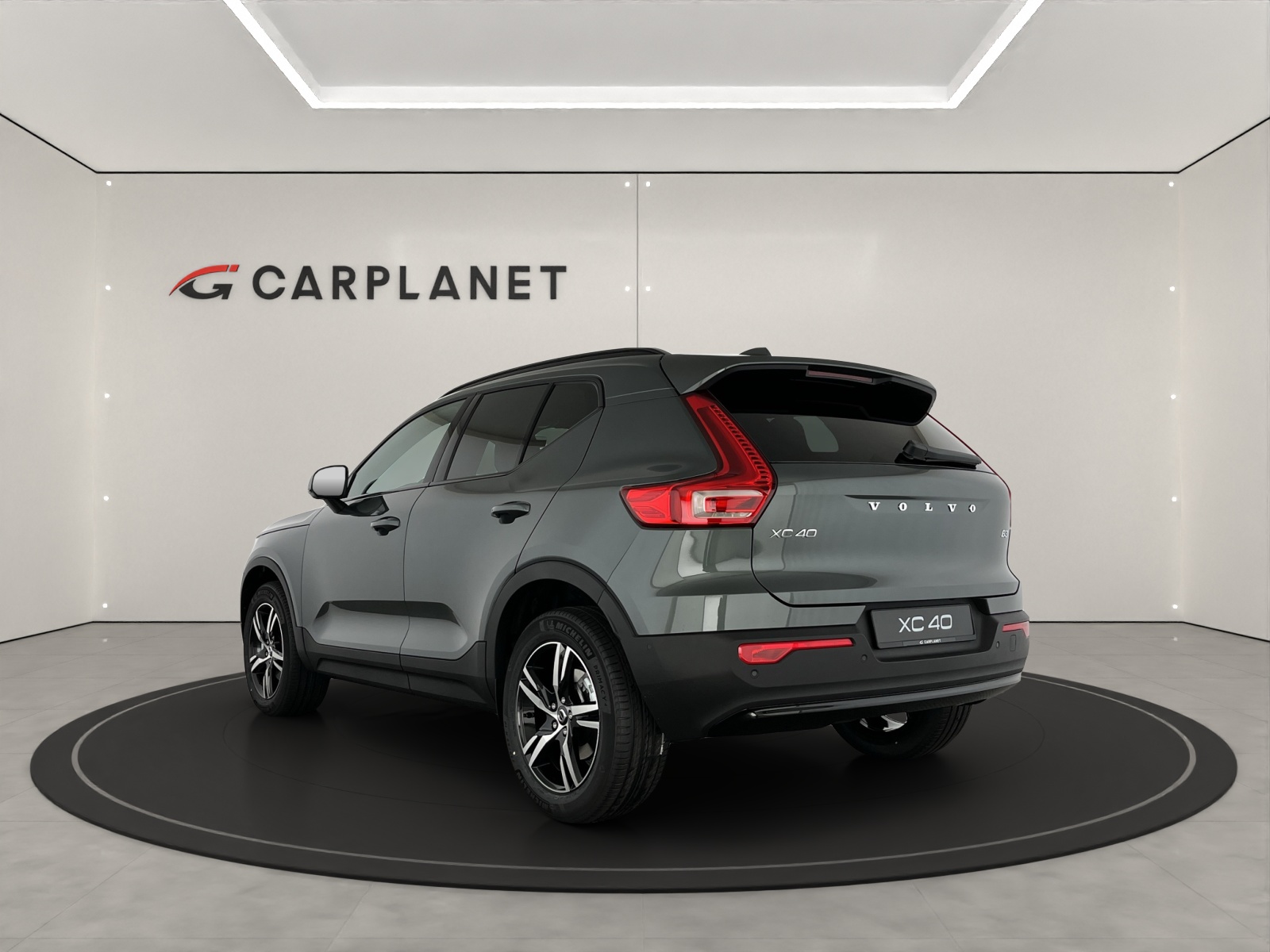 VOLVO XC40 2.0 B3 MH Plus Dark-image-3