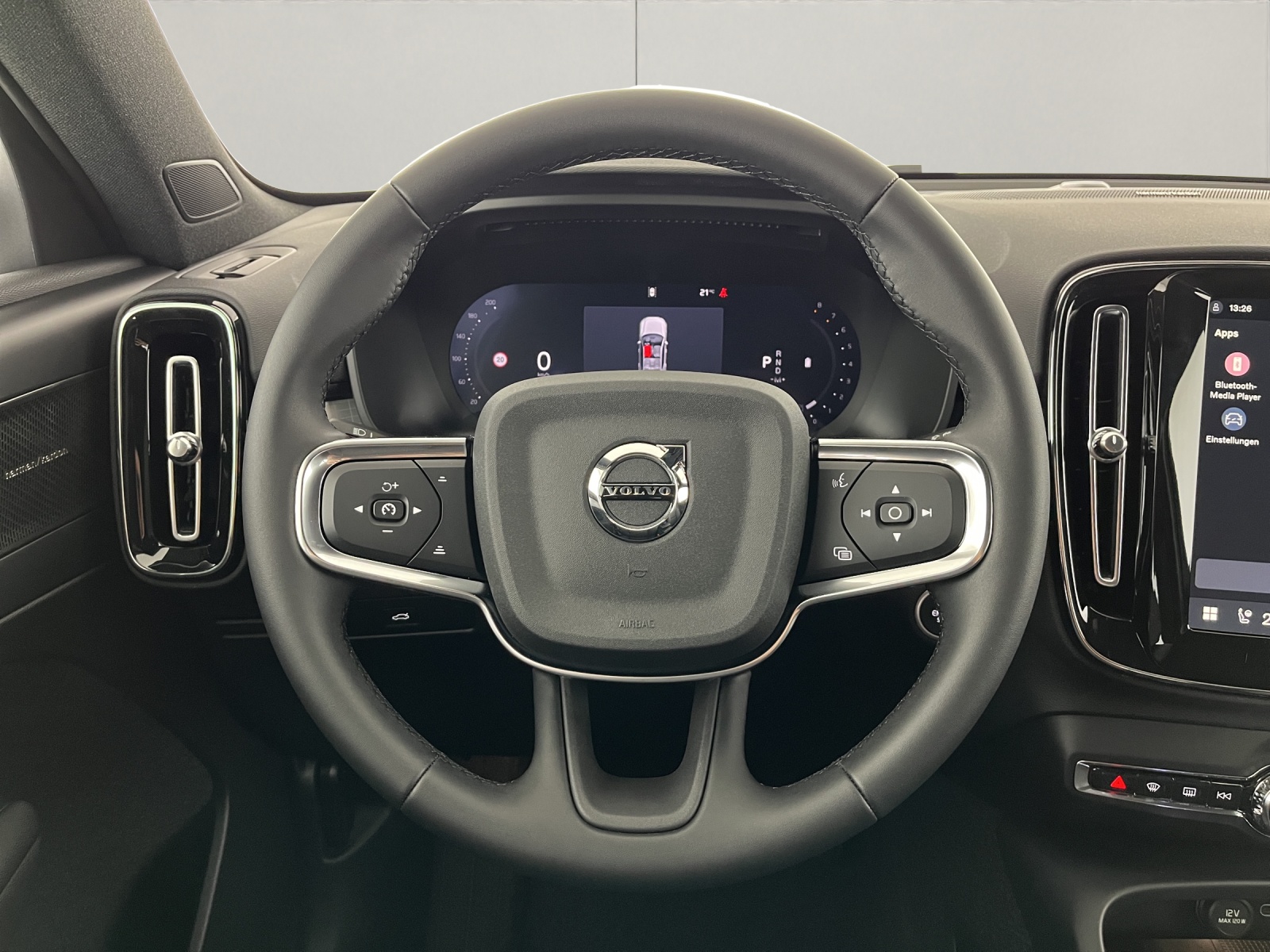 VOLVO XC40 2.0 B3 MH Plus Dark-image-13