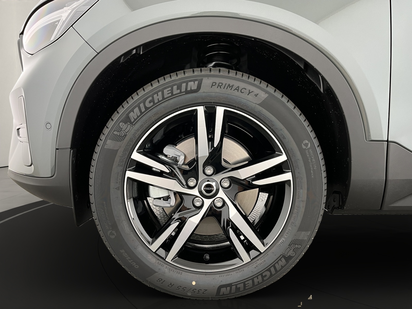 VOLVO XC40 2.0 B3 MH Plus Dark-image-6