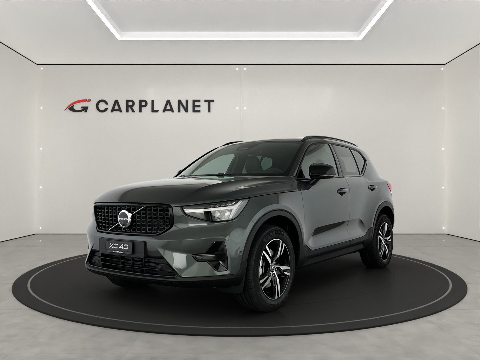 VOLVO XC40 2.0 B3 MH Plus Dark-image-0