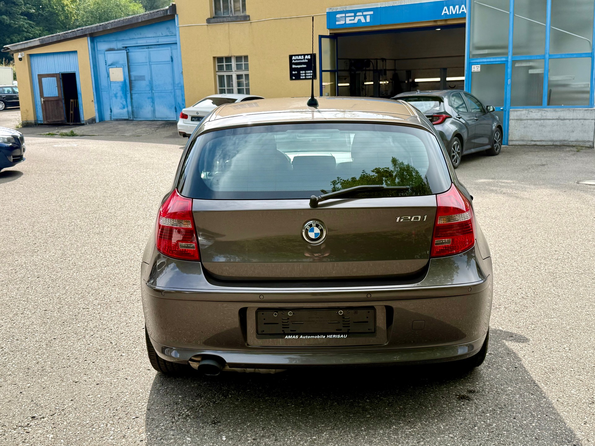 BMW 120i Steptronic-image-4