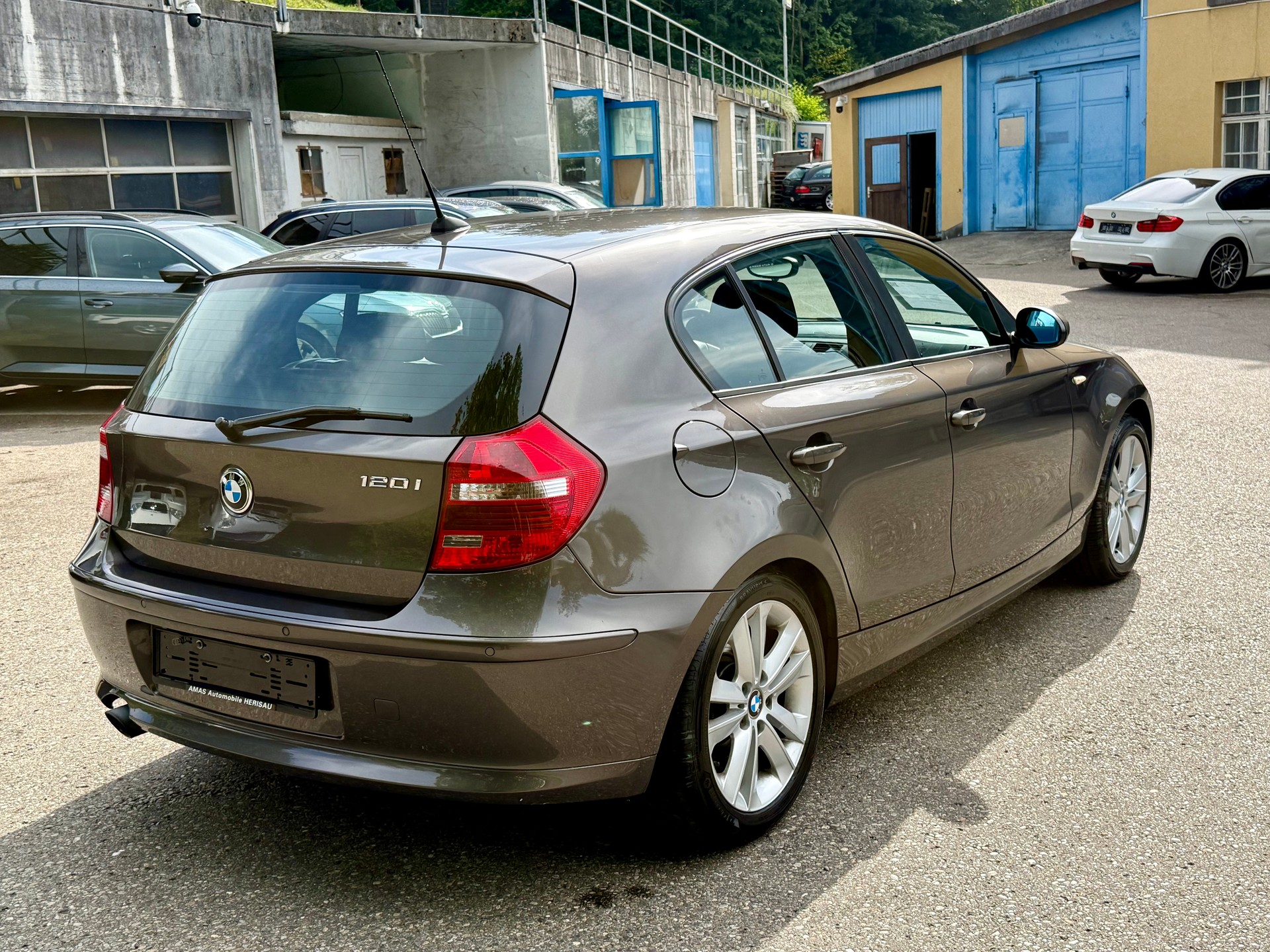 BMW 120i Steptronic-image-5