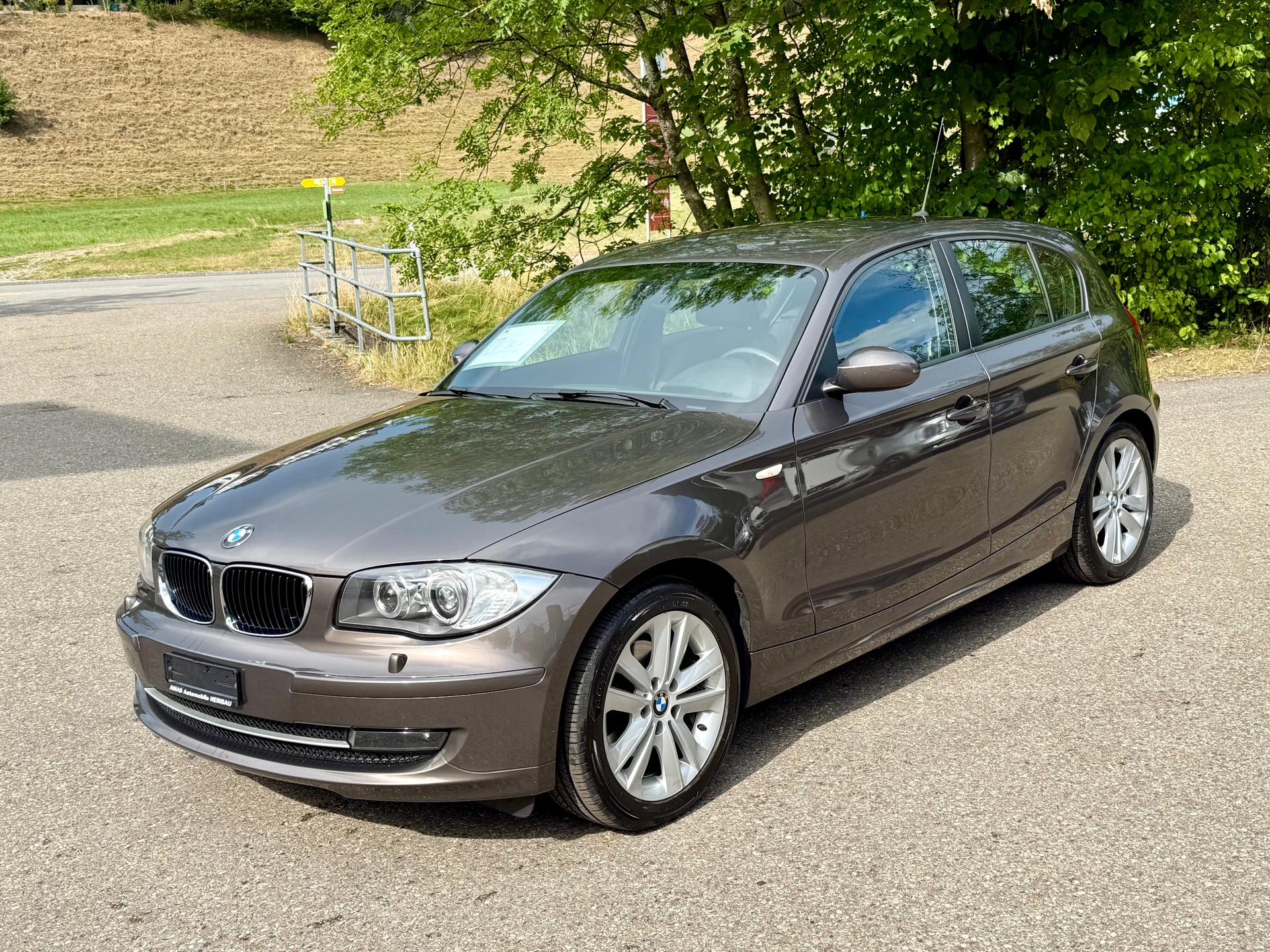 BMW 120i Steptronic-image-1