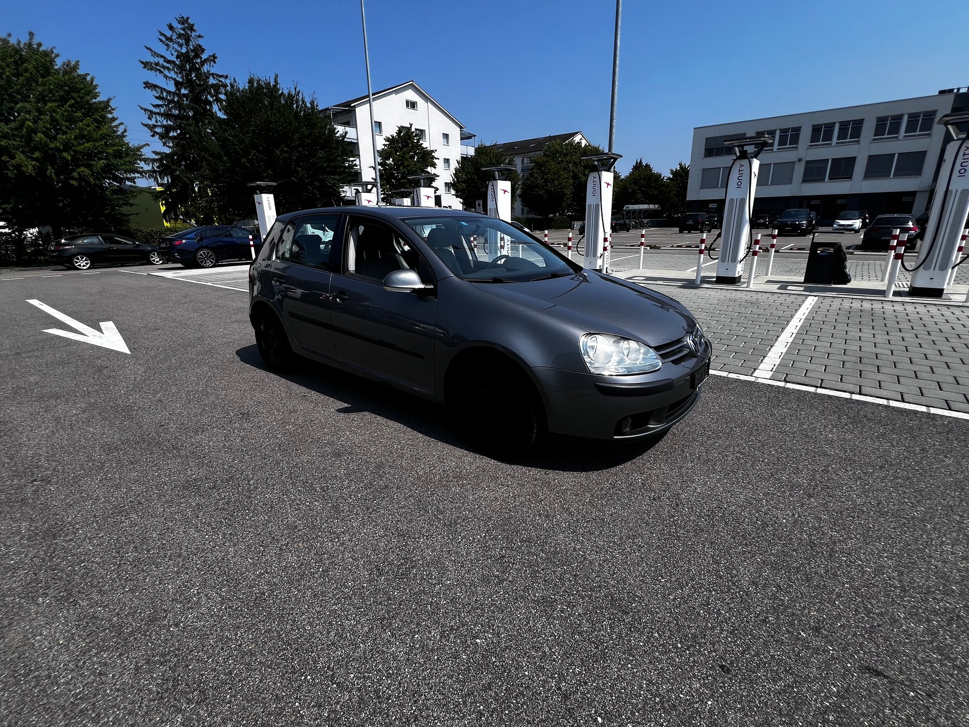 VW Golf 2.0 FSI Sportline 4Motion-image-1