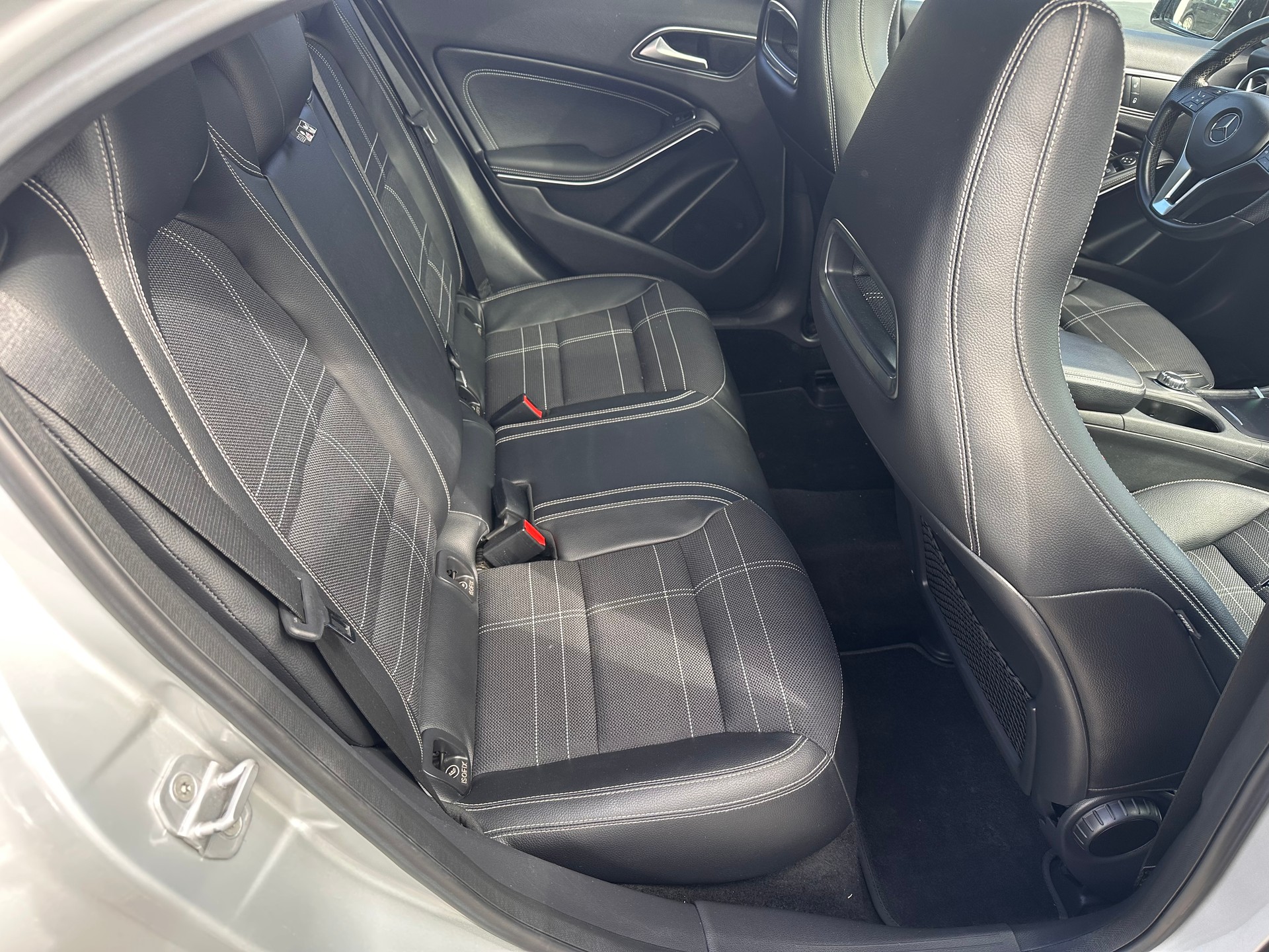 MERCEDES-BENZ A 200 Urban 7G-DCT-image-11