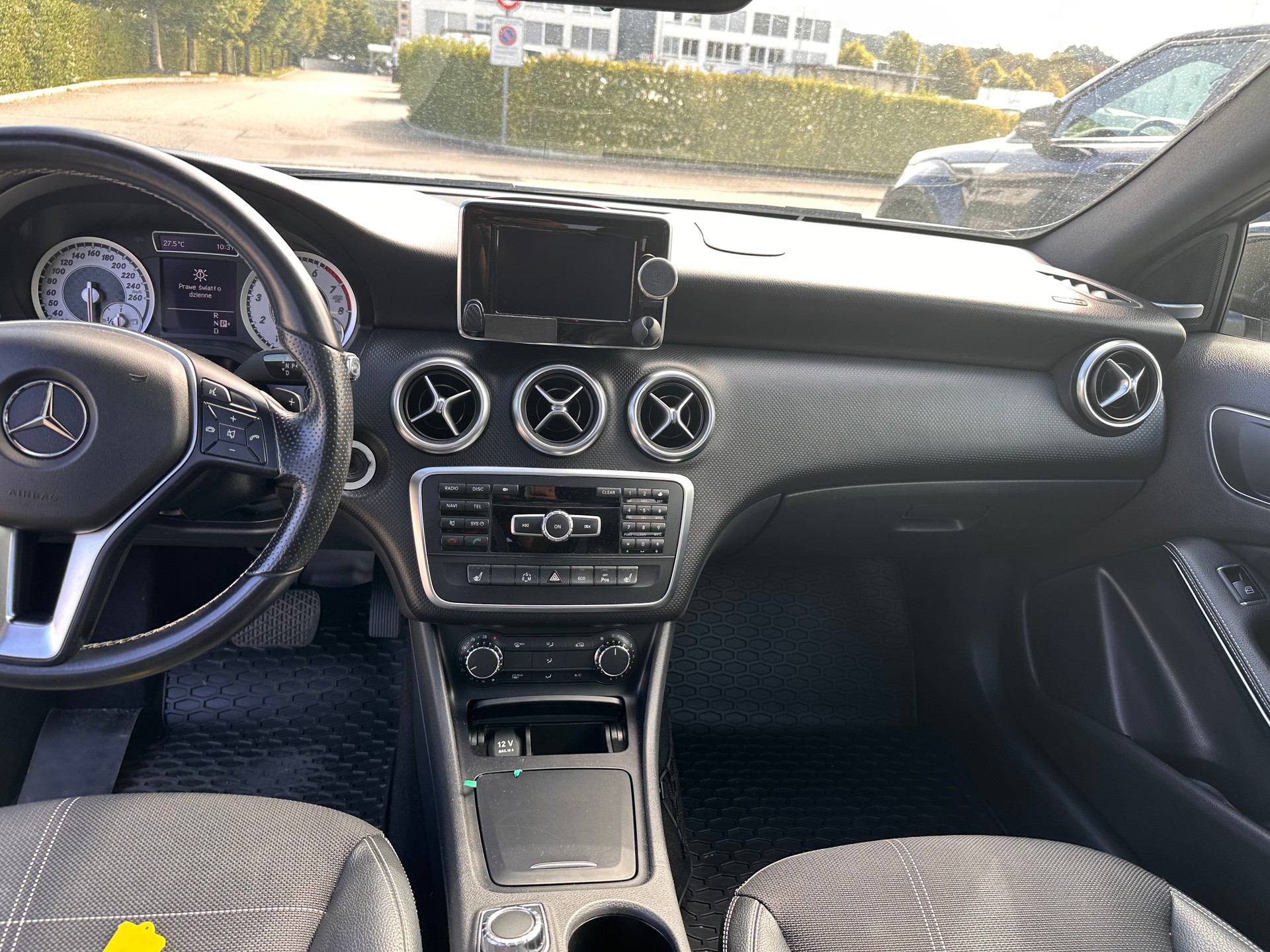MERCEDES-BENZ A 200 Urban 7G-DCT-image-7