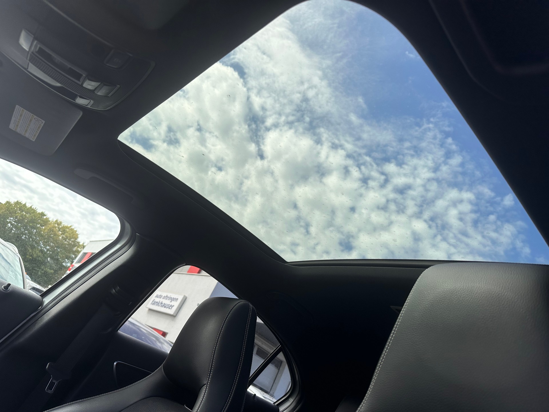 MERCEDES-BENZ A 200 Urban 7G-DCT-image-8