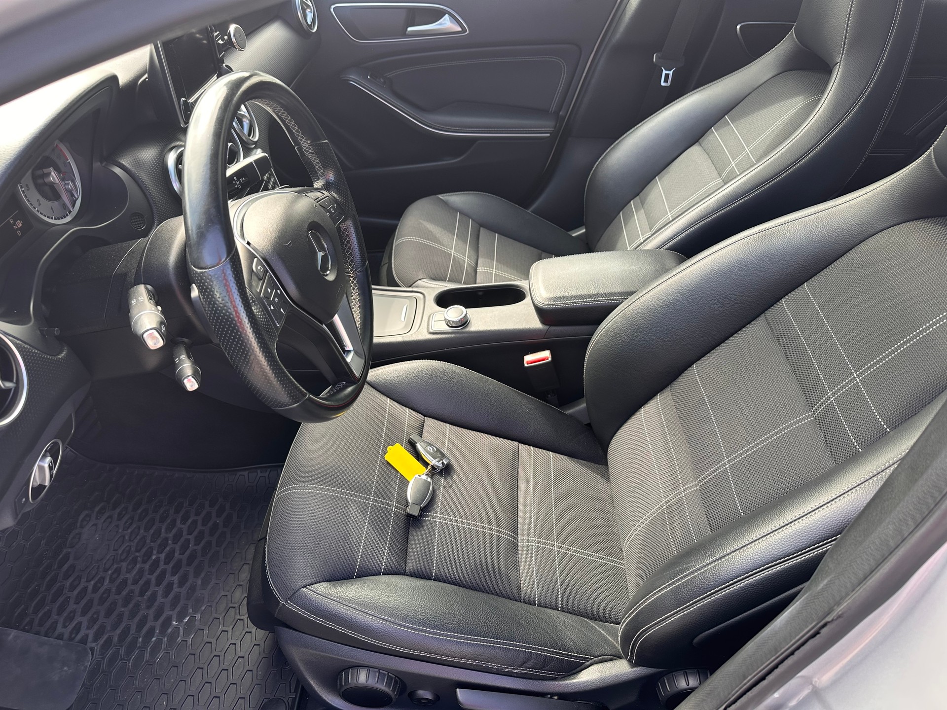 MERCEDES-BENZ A 200 Urban 7G-DCT-image-6