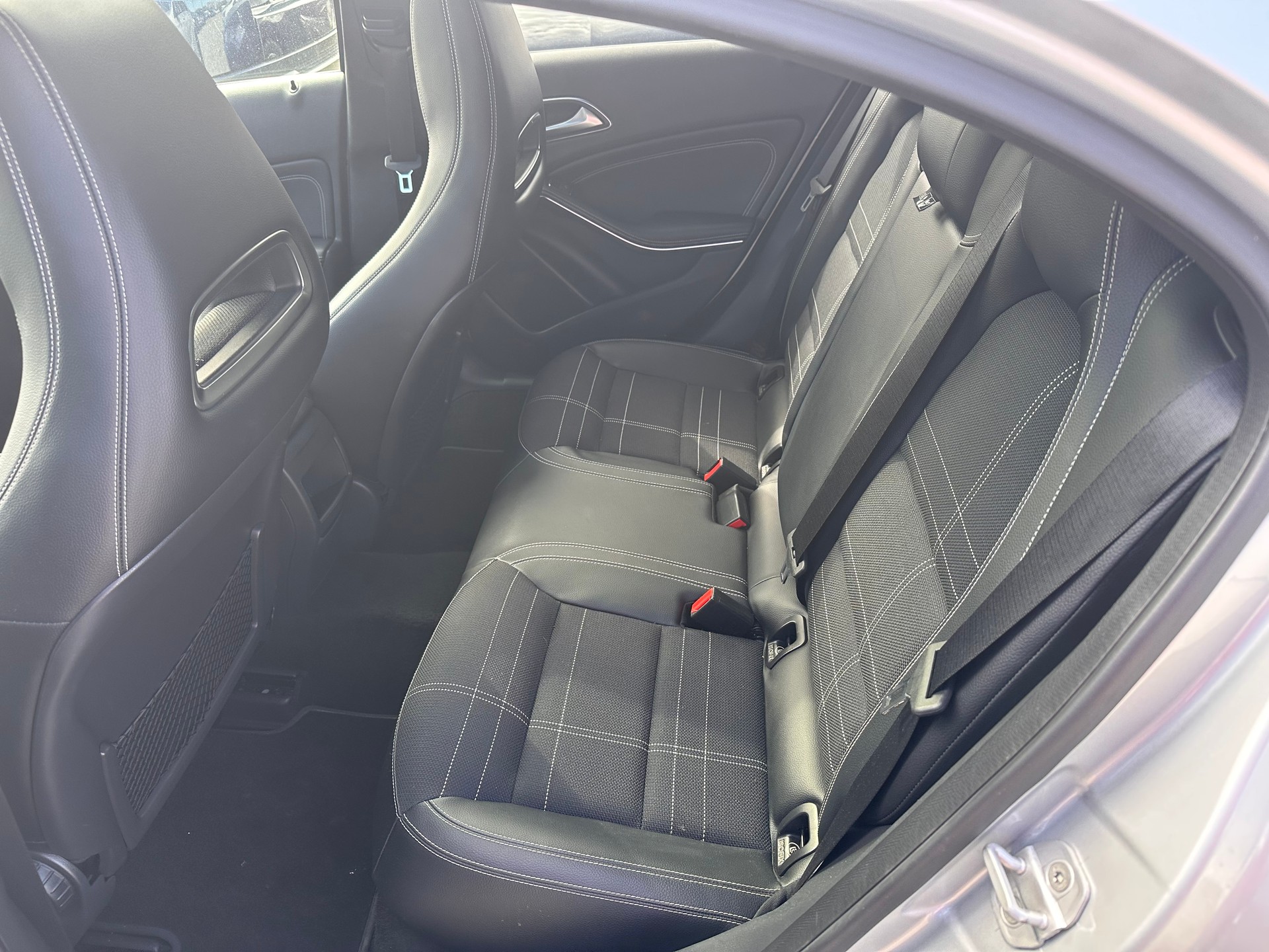 MERCEDES-BENZ A 200 Urban 7G-DCT-image-12