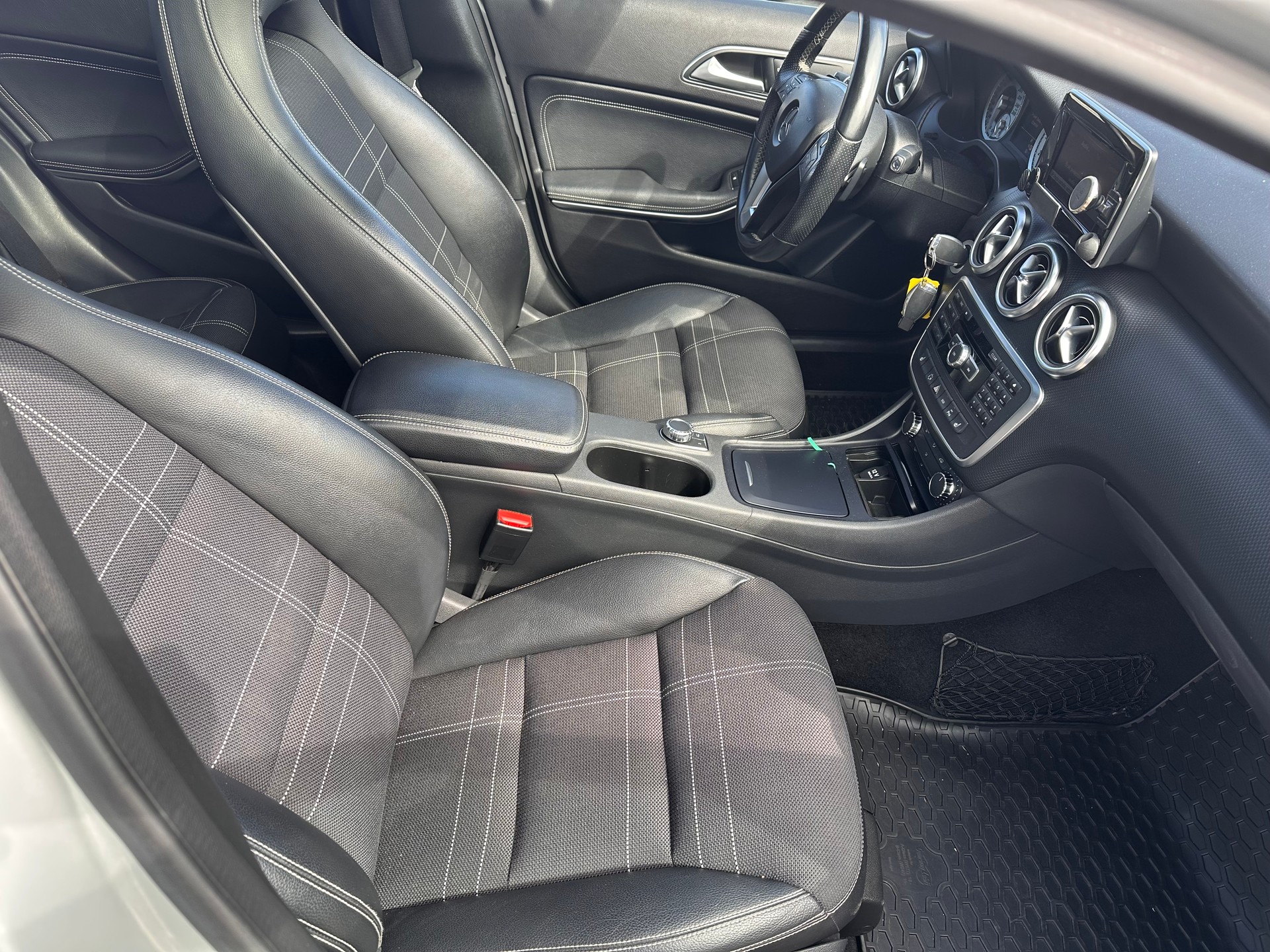 MERCEDES-BENZ A 200 Urban 7G-DCT-image-10