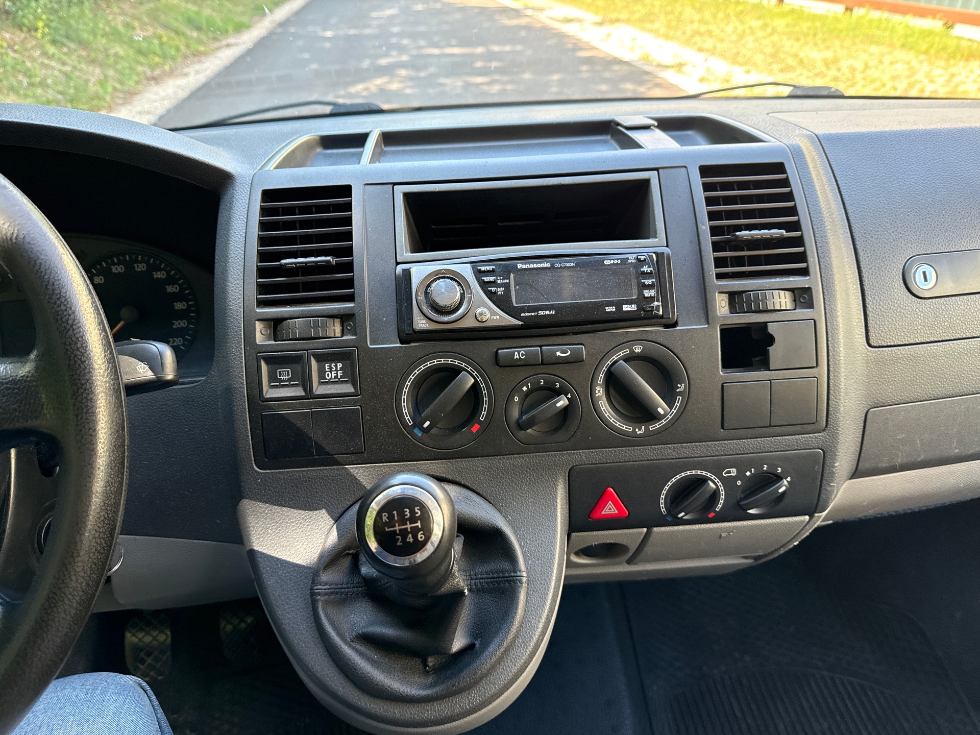 VW 2.5 TDI Multivan Lang 4x4 9 platz-image-17