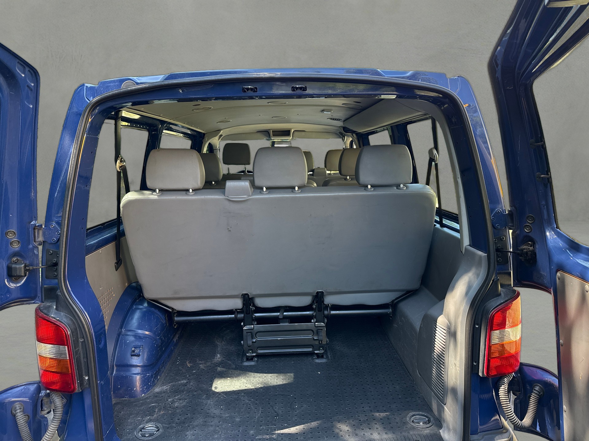VW 2.5 TDI Multivan Lang 4x4 9 platz-image-6