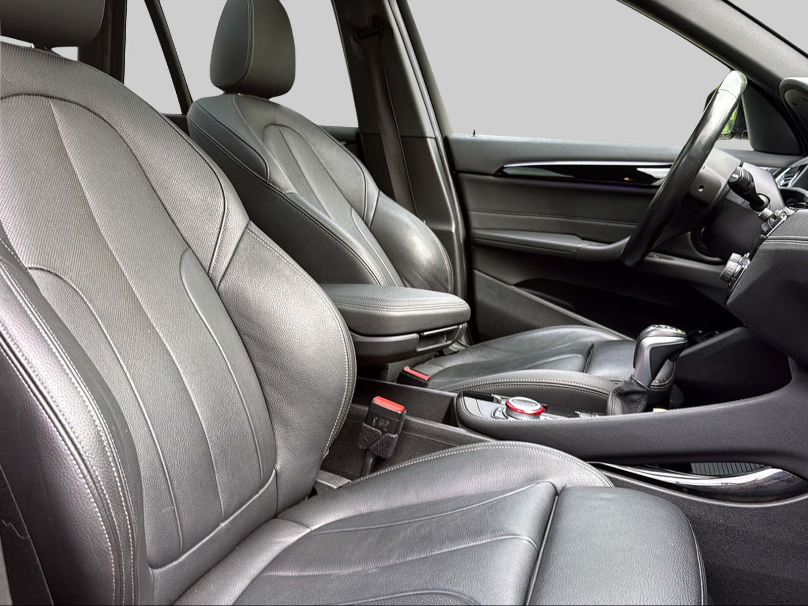 BMW X1 xDrive 25e M Sport Steptronic-image-13
