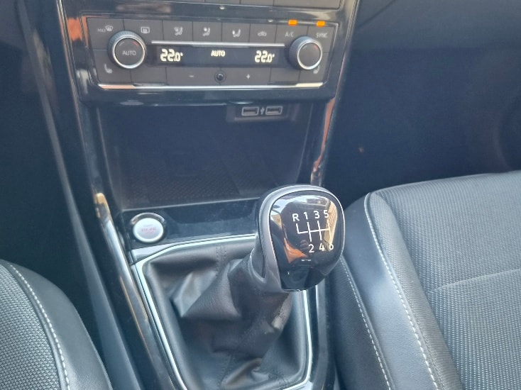 VW T-Cross 1.0 TSI Life-image-9