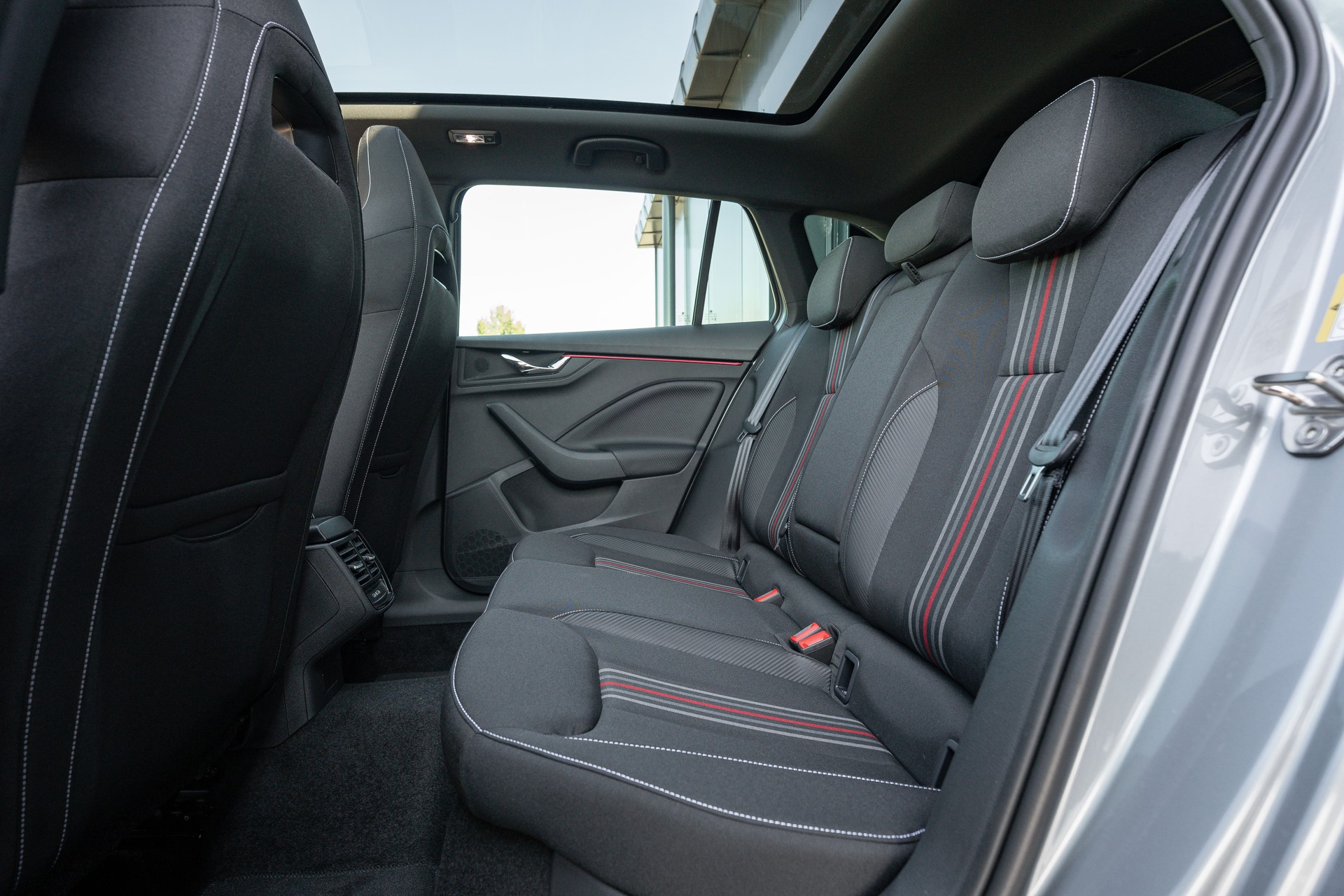 SKODA Scala 1.5 TSI Monte Carlo DSG-image-10