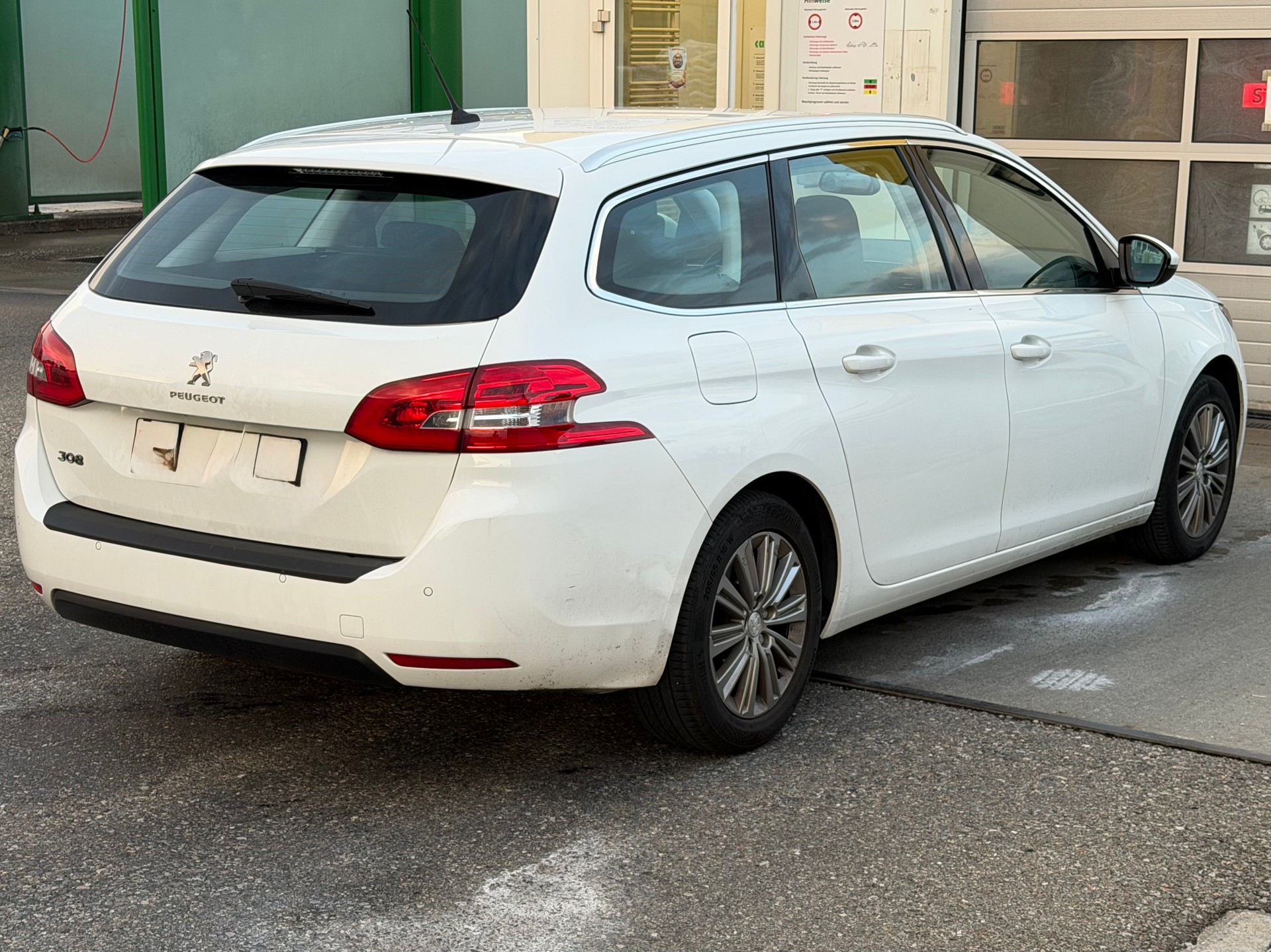 PEUGEOT 308-image-1