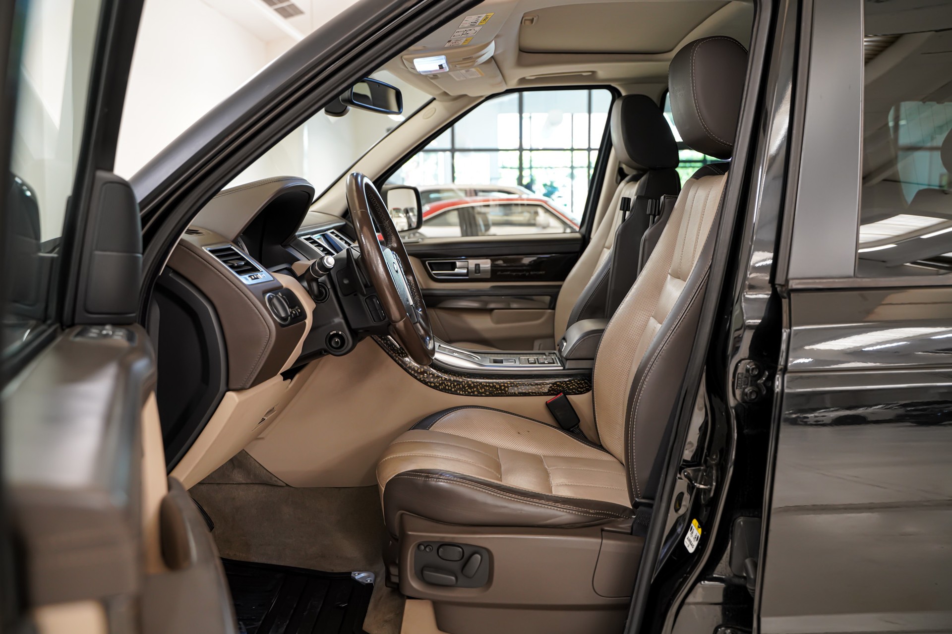 LAND ROVER Range Rover Sport 3.0 TDV6 Autobiography Automatic-image-10