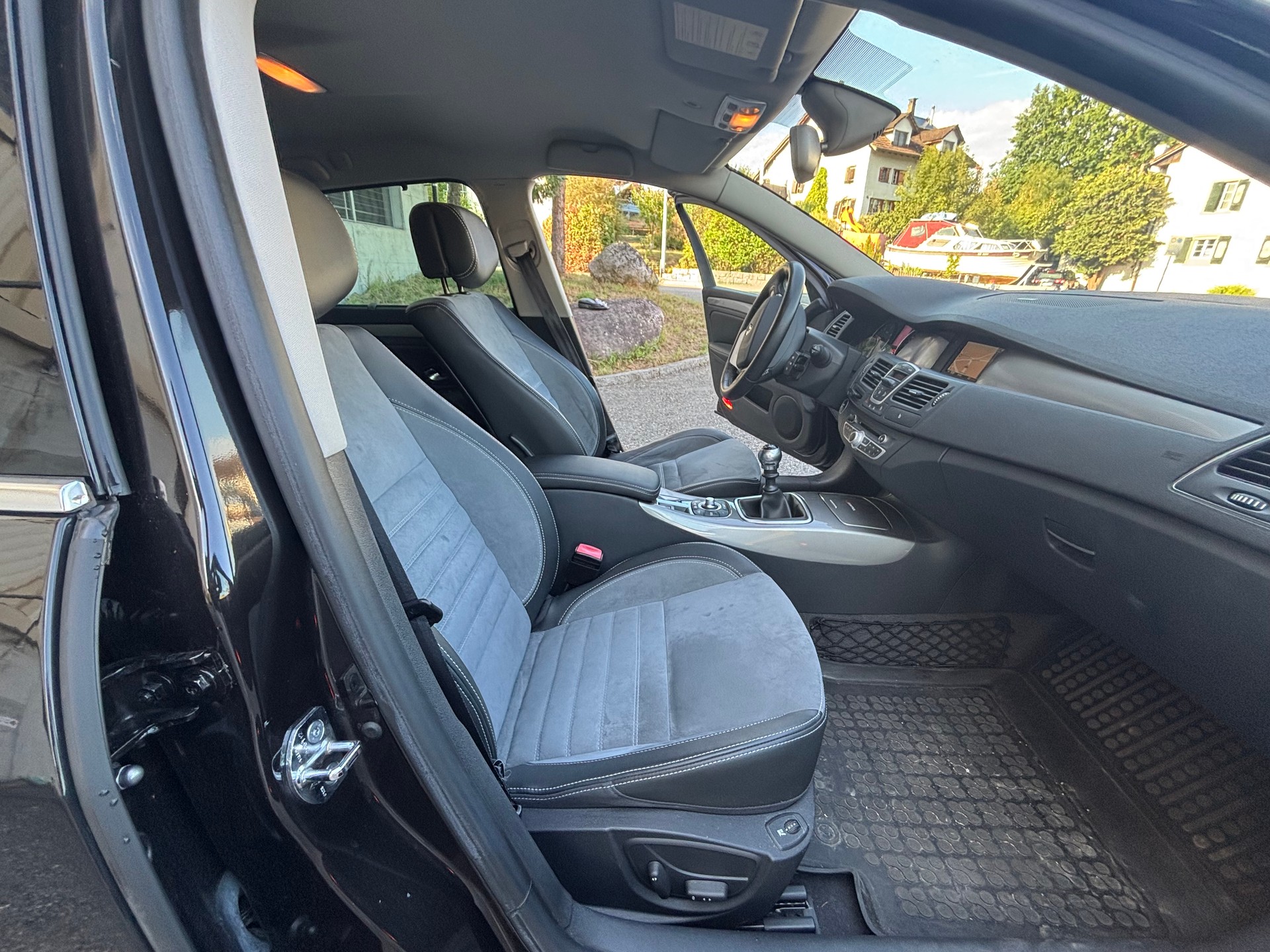 RENAULT Laguna Grandtour 2.0 dCi GT-image-10