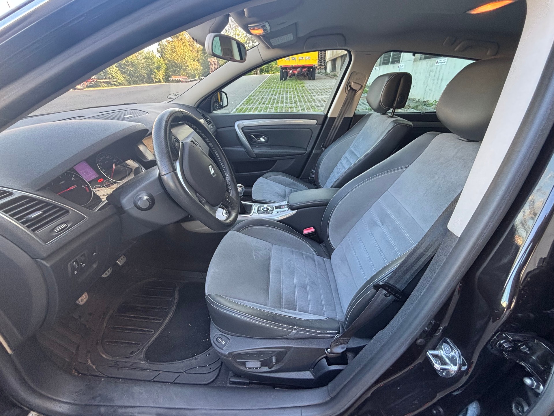 RENAULT Laguna Grandtour 2.0 dCi GT-image-9