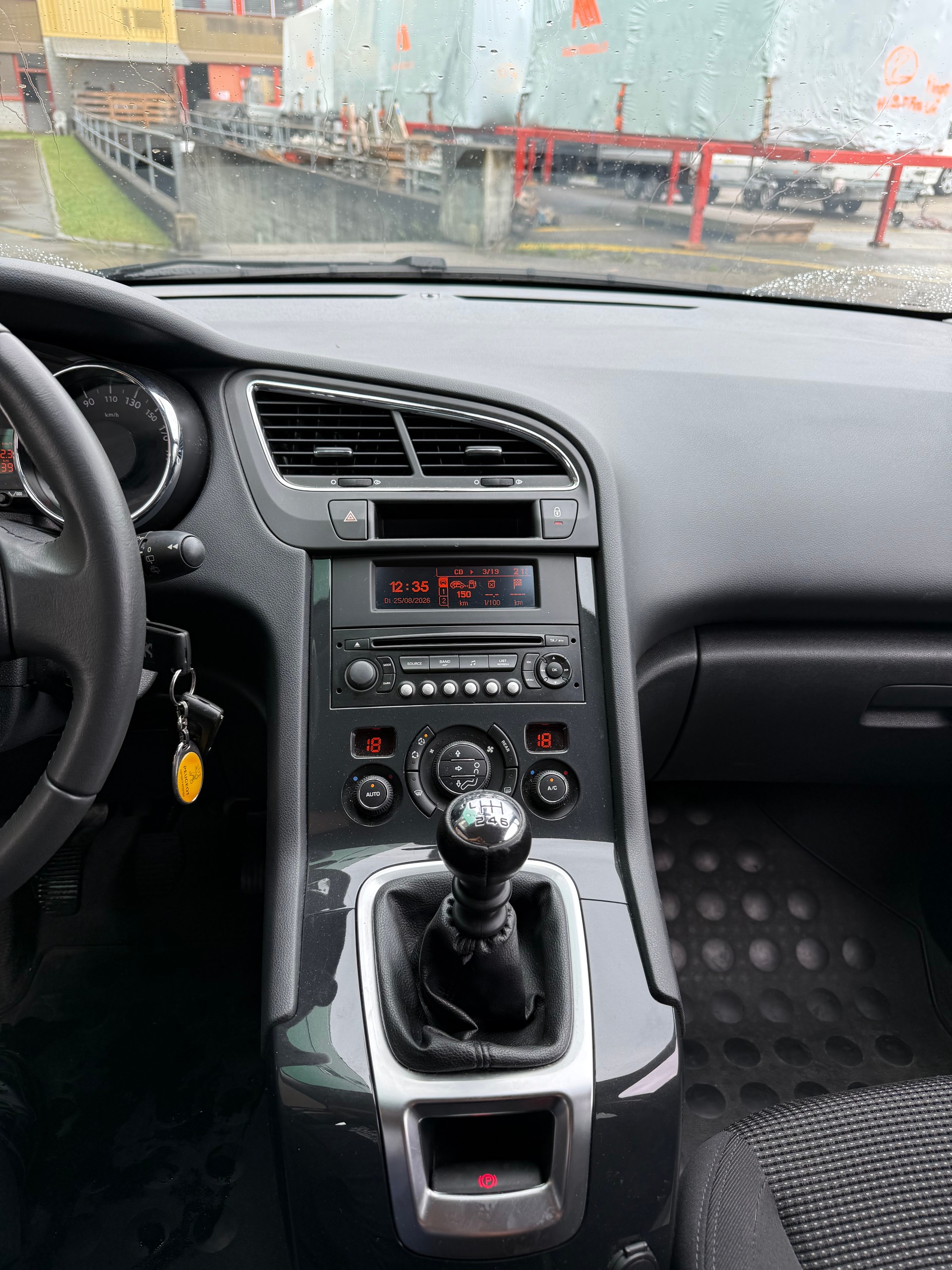 PEUGEOT 5008 1.6 16V T Sport Pack-image-10