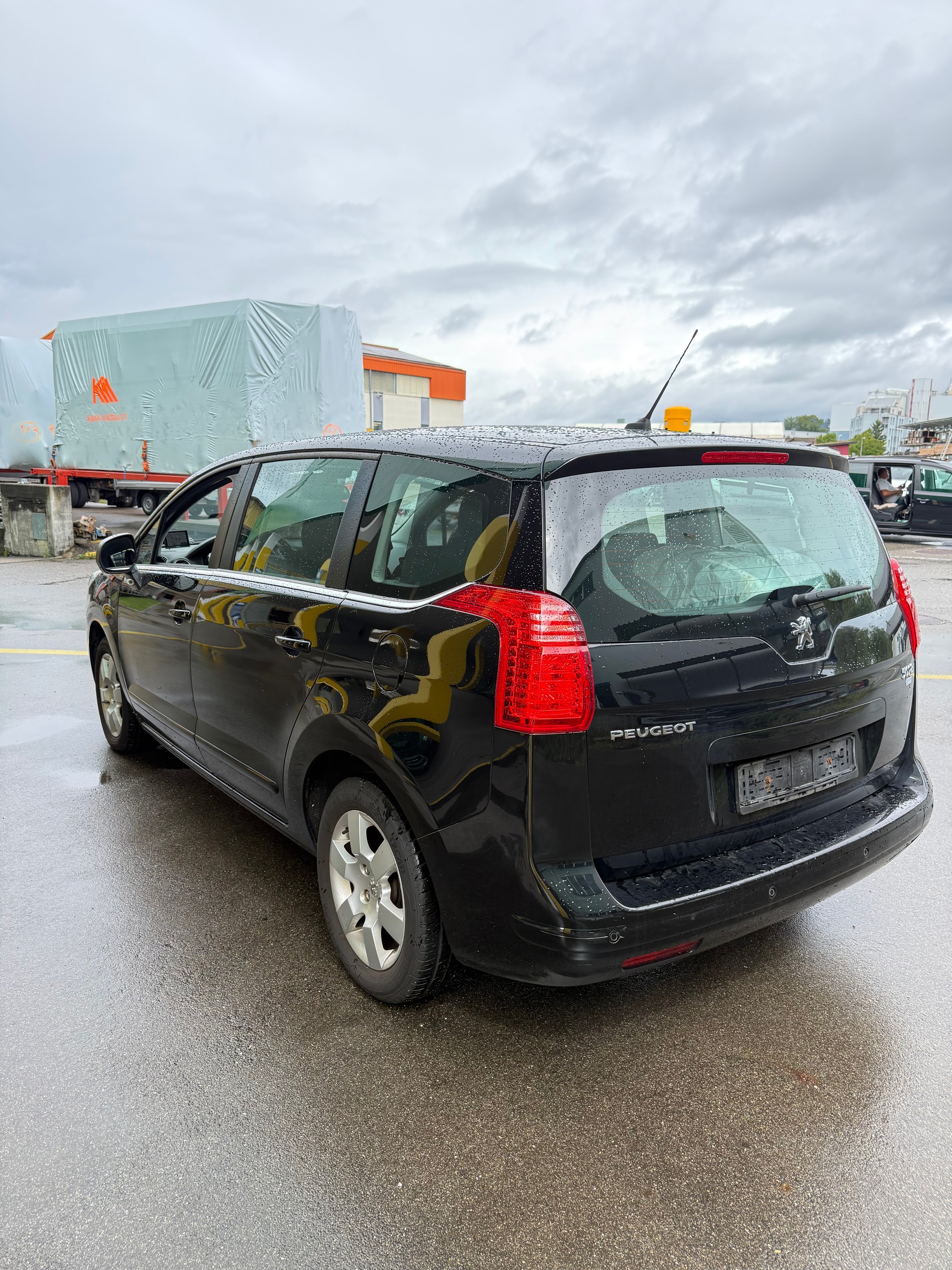 PEUGEOT 5008 1.6 16V T Sport Pack-image-4