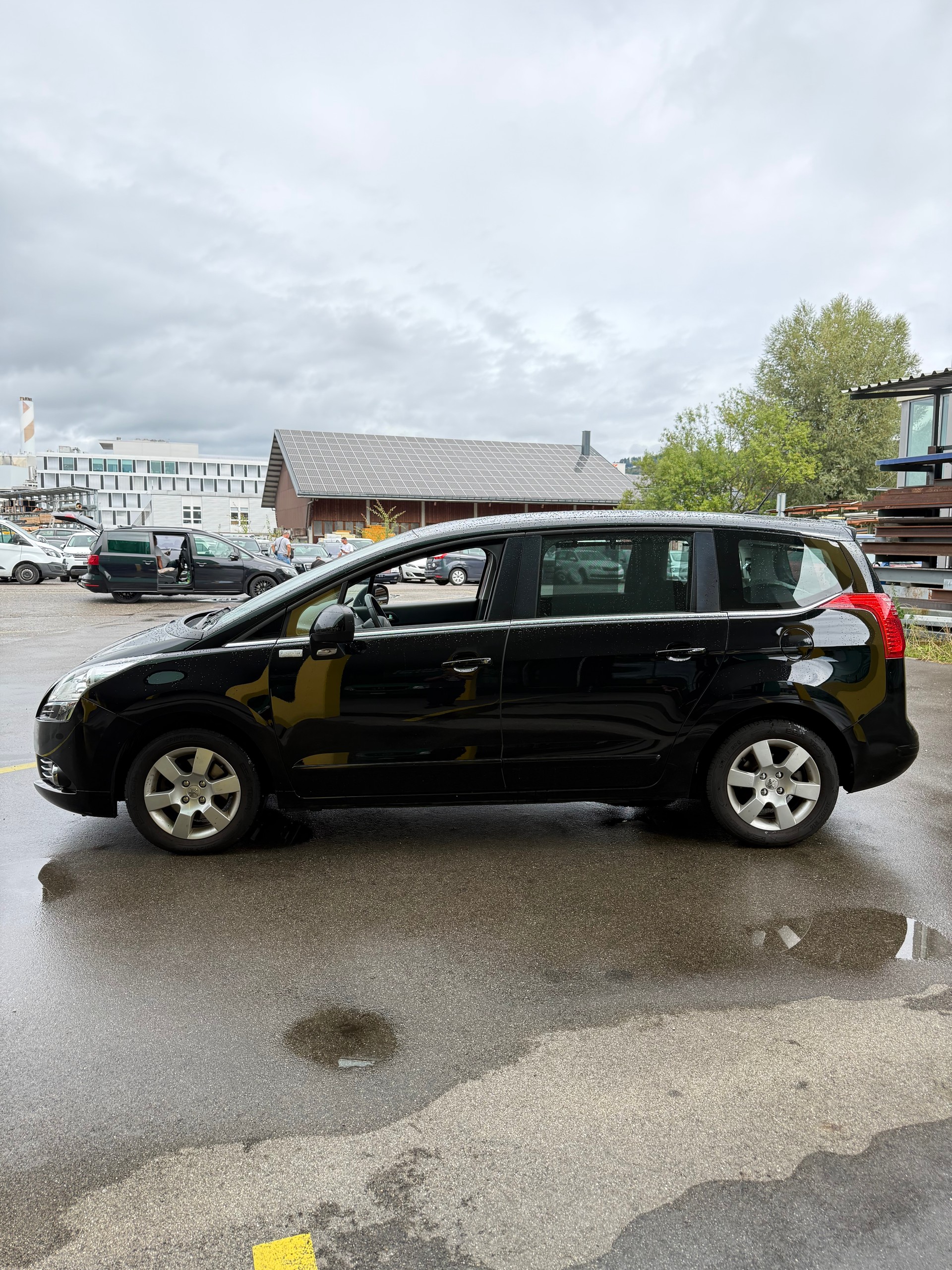 PEUGEOT 5008 1.6 16V T Sport Pack-image-3